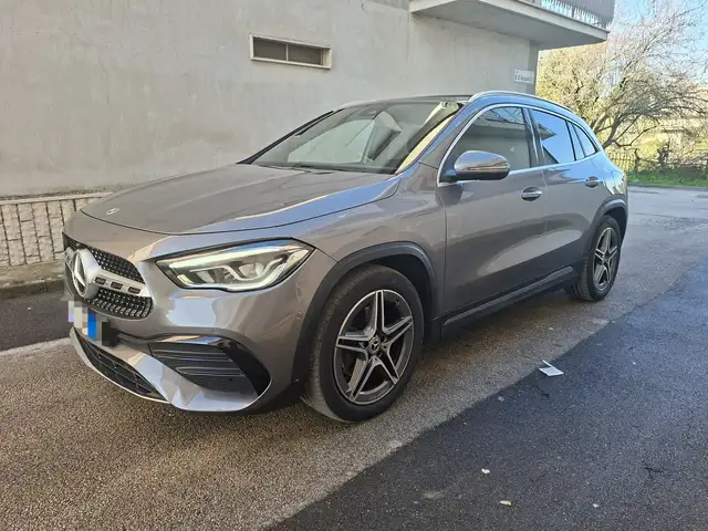 Mercedes-Benz GLA 200