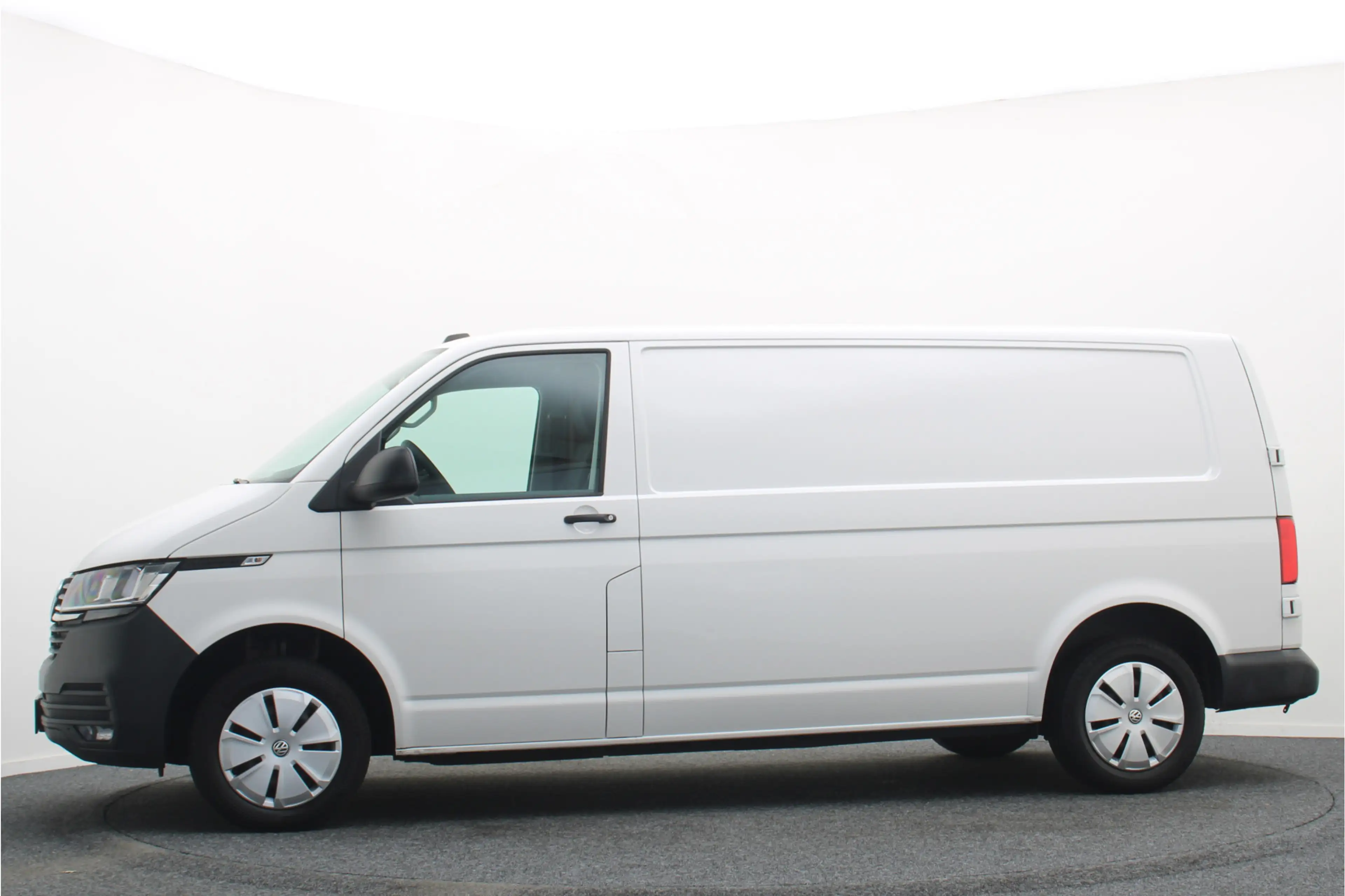 Volkswagen T6.1 Transporter 2.0 TDI L2H1 28 150PK Trekhaak, Apple Carplay, DAB — photo 7