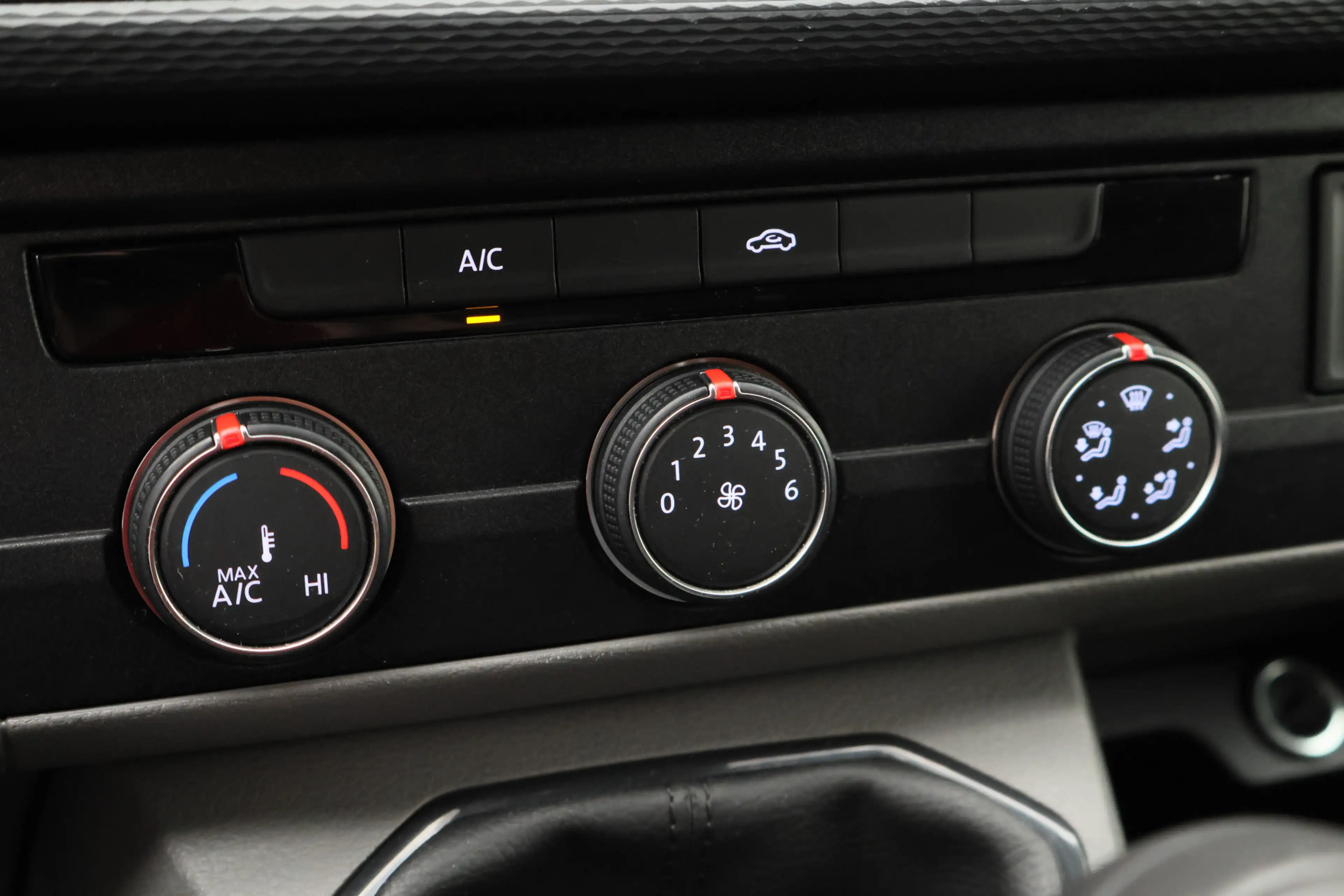 Volkswagen T6.1 Transporter 2.0 TDI L2H1 28 150PK Trekhaak, Apple Carplay, DAB — photo 39
