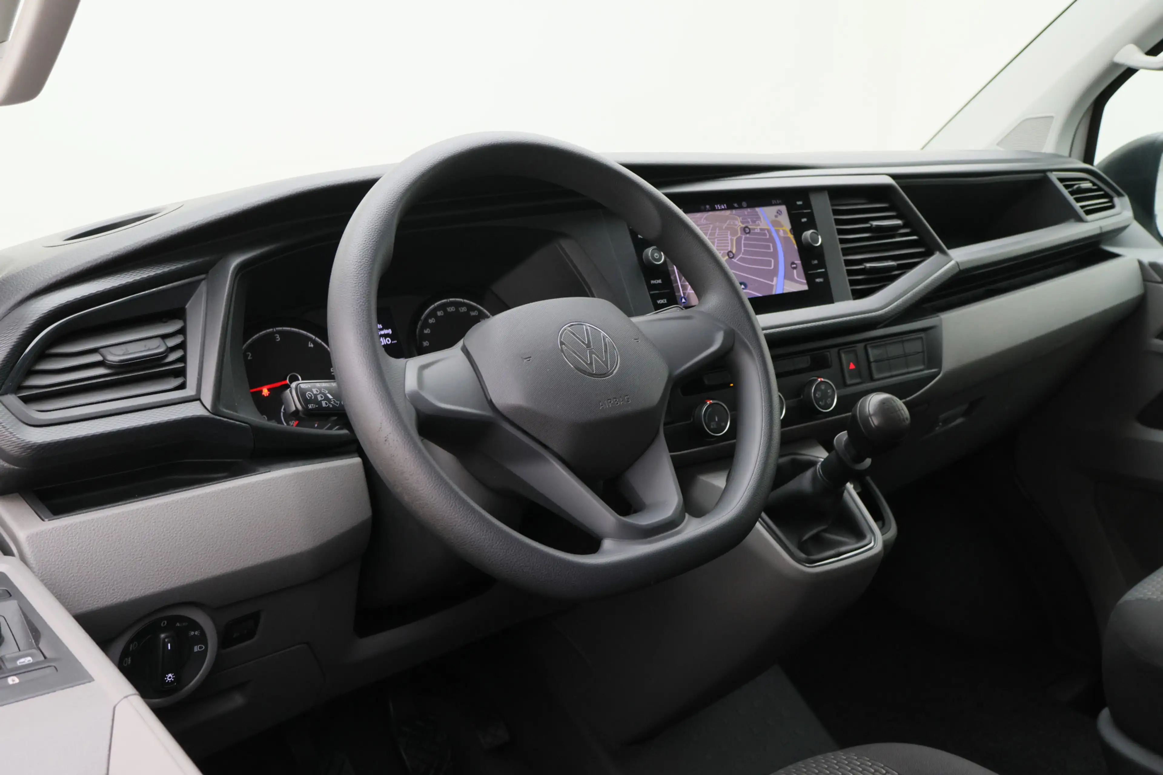 Volkswagen T6.1 Transporter 2.0 TDI L2H1 28 150PK Trekhaak, Apple Carplay, DAB — photo 2