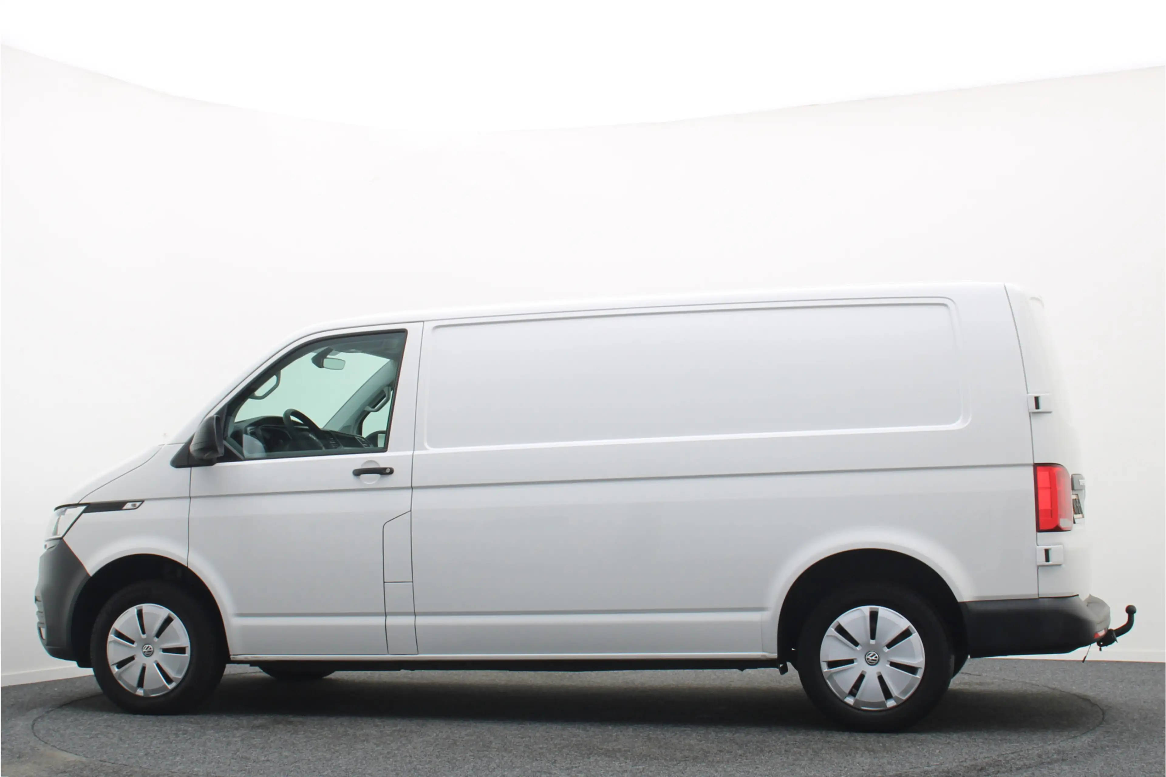 Volkswagen T6.1 Transporter 2.0 TDI L2H1 28 150PK Trekhaak, Apple Carplay, DAB — photo 17