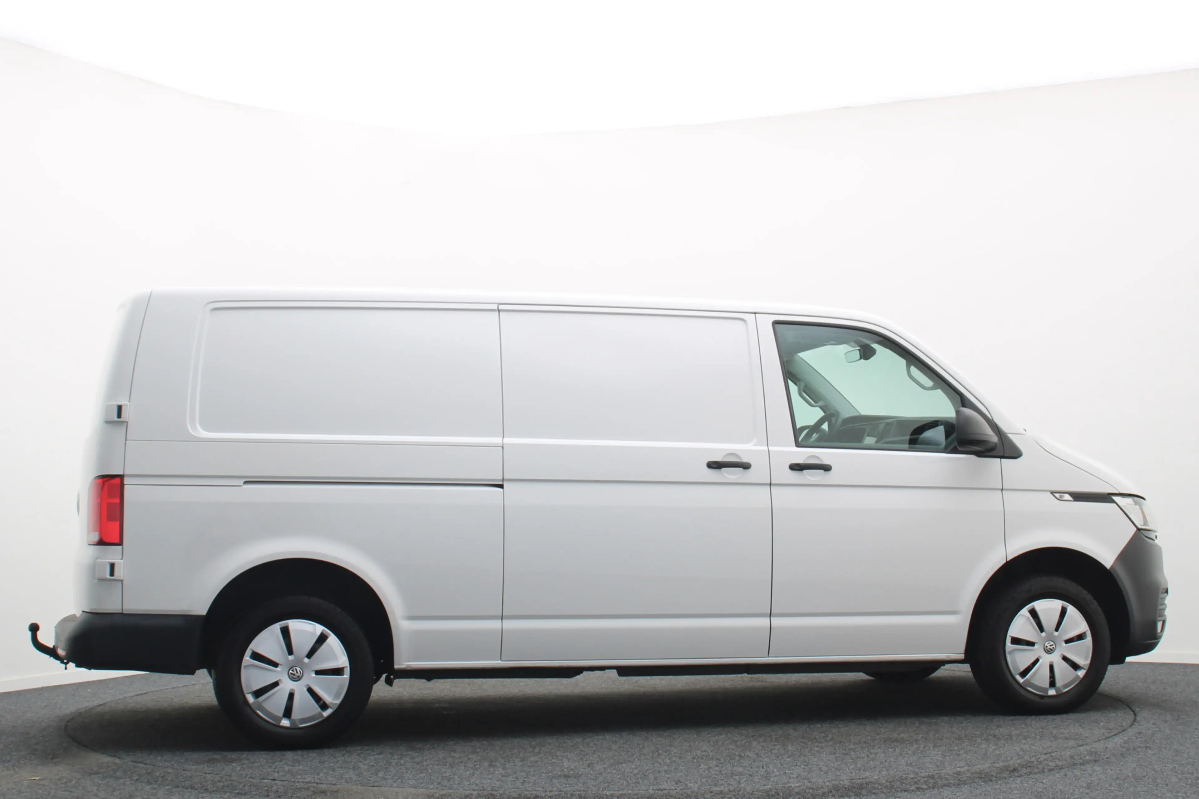 Volkswagen T6.1 Transporter 2.0 TDI L2H1 28 150PK Trekhaak, Apple Carplay, DAB — photo 8