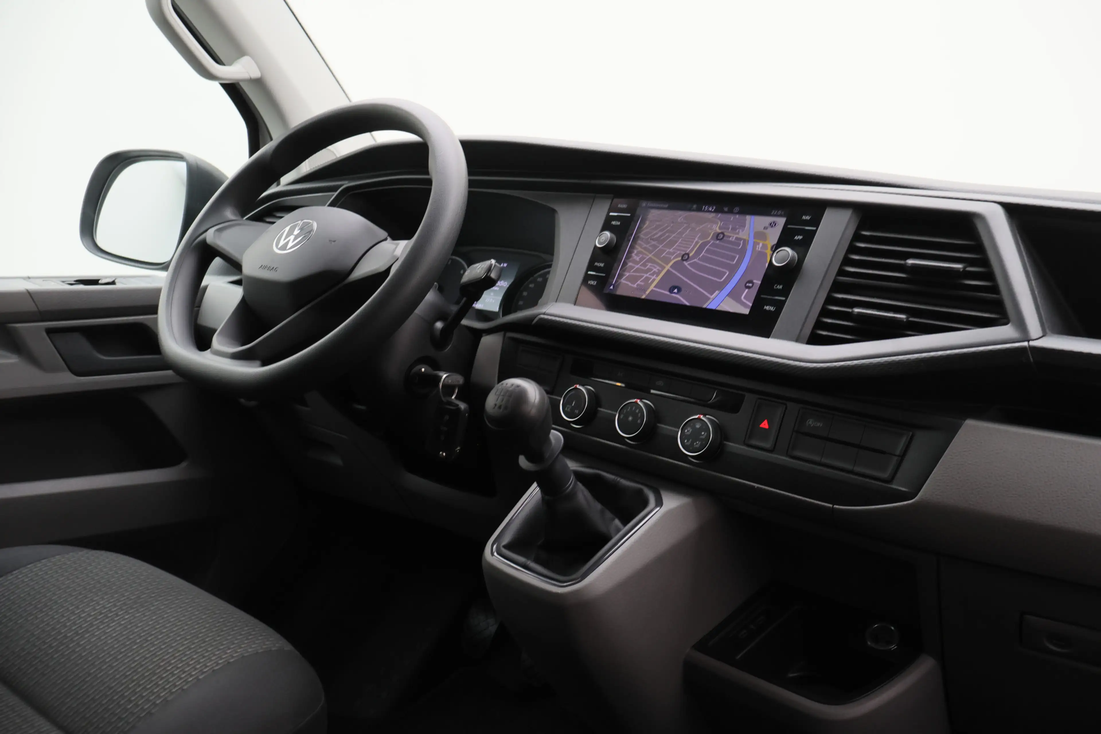 Volkswagen T6.1 Transporter 2.0 TDI L2H1 28 150PK Trekhaak, Apple Carplay, DAB — photo 27