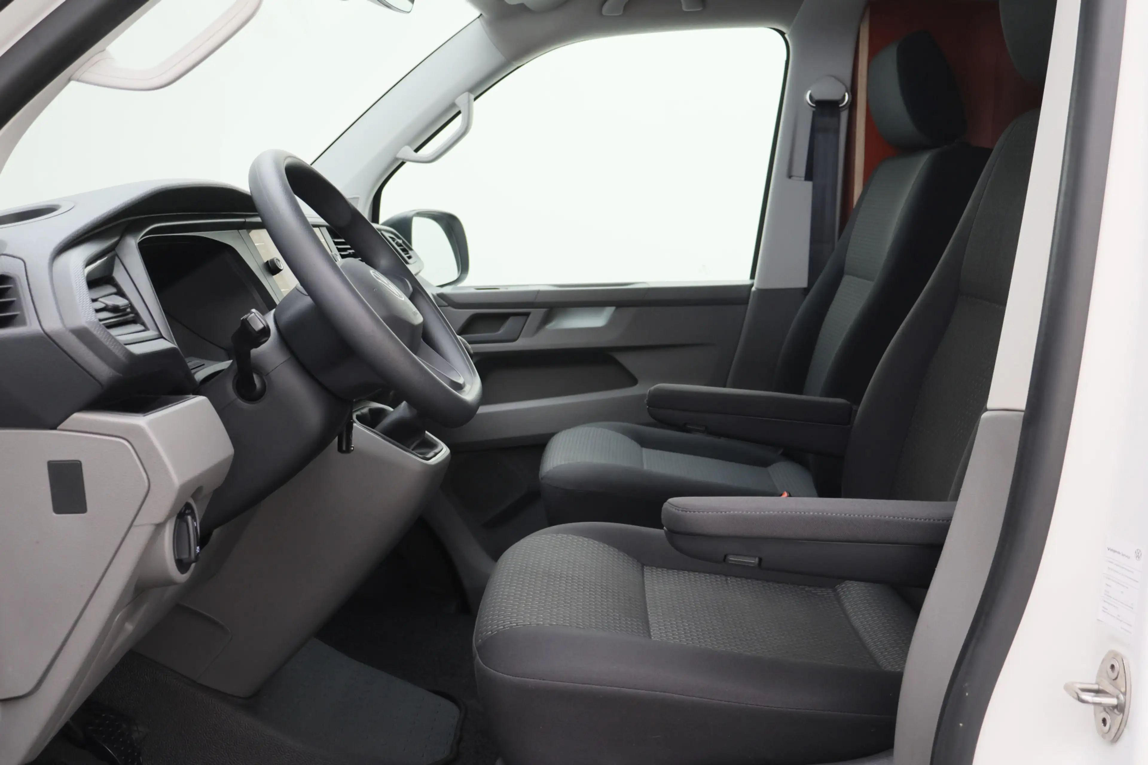 Volkswagen T6.1 Transporter 2.0 TDI L2H1 28 150PK Trekhaak, Apple Carplay, DAB — photo 10