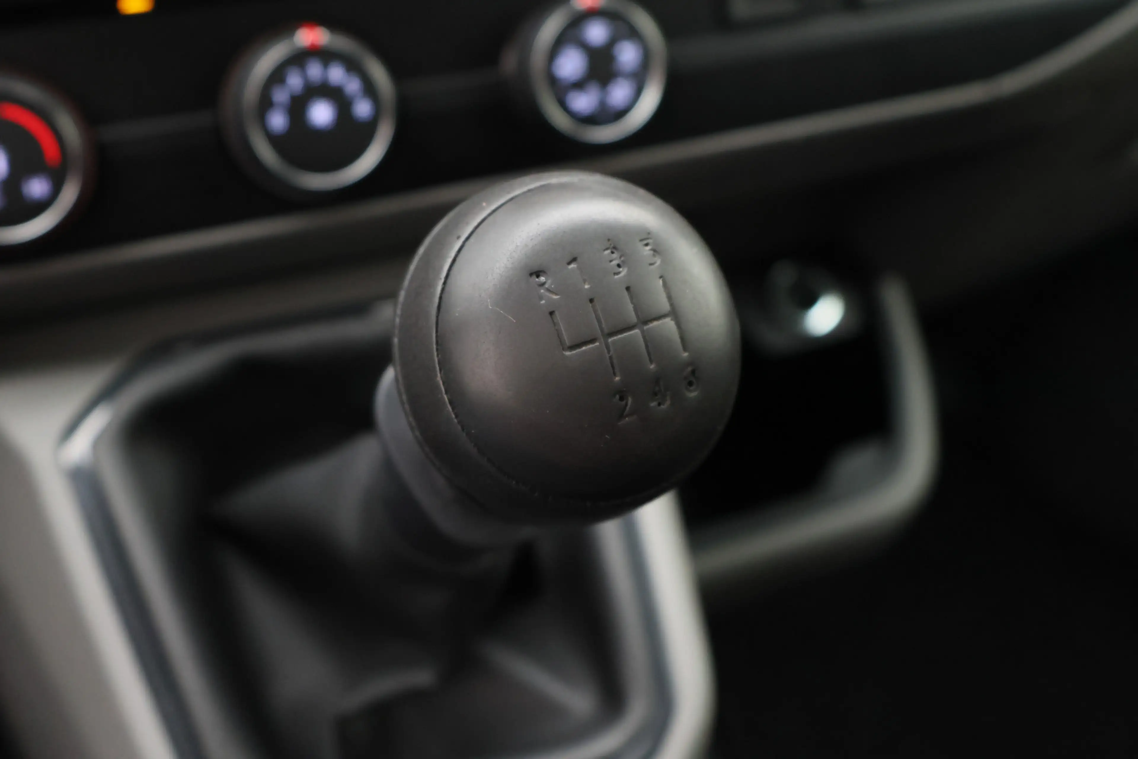 Volkswagen T6.1 Transporter 2.0 TDI L2H1 28 150PK Trekhaak, Apple Carplay, DAB — photo 42