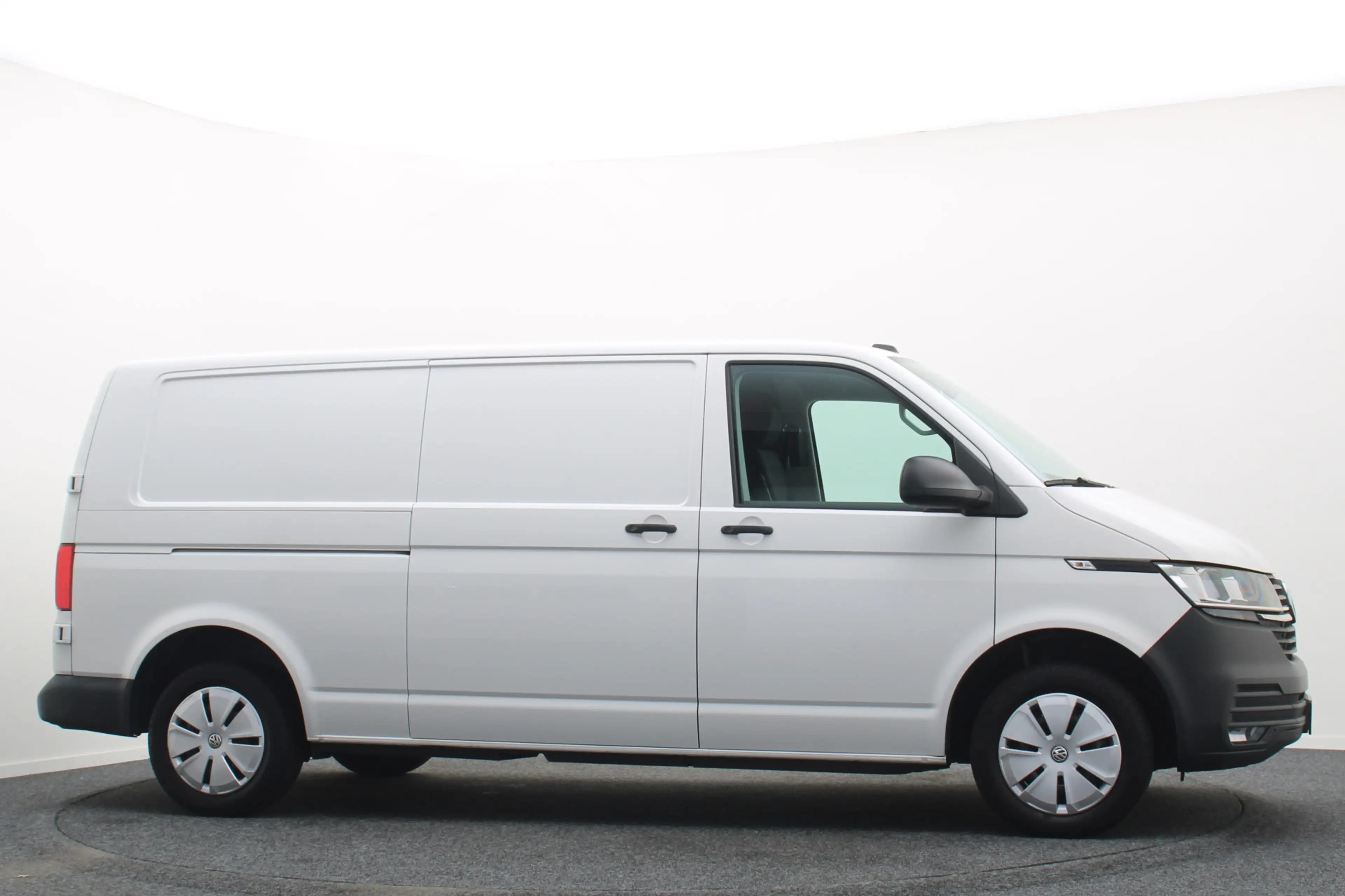Volkswagen T6.1 Transporter 2.0 TDI L2H1 28 150PK Trekhaak, Apple Carplay, DAB — photo 21