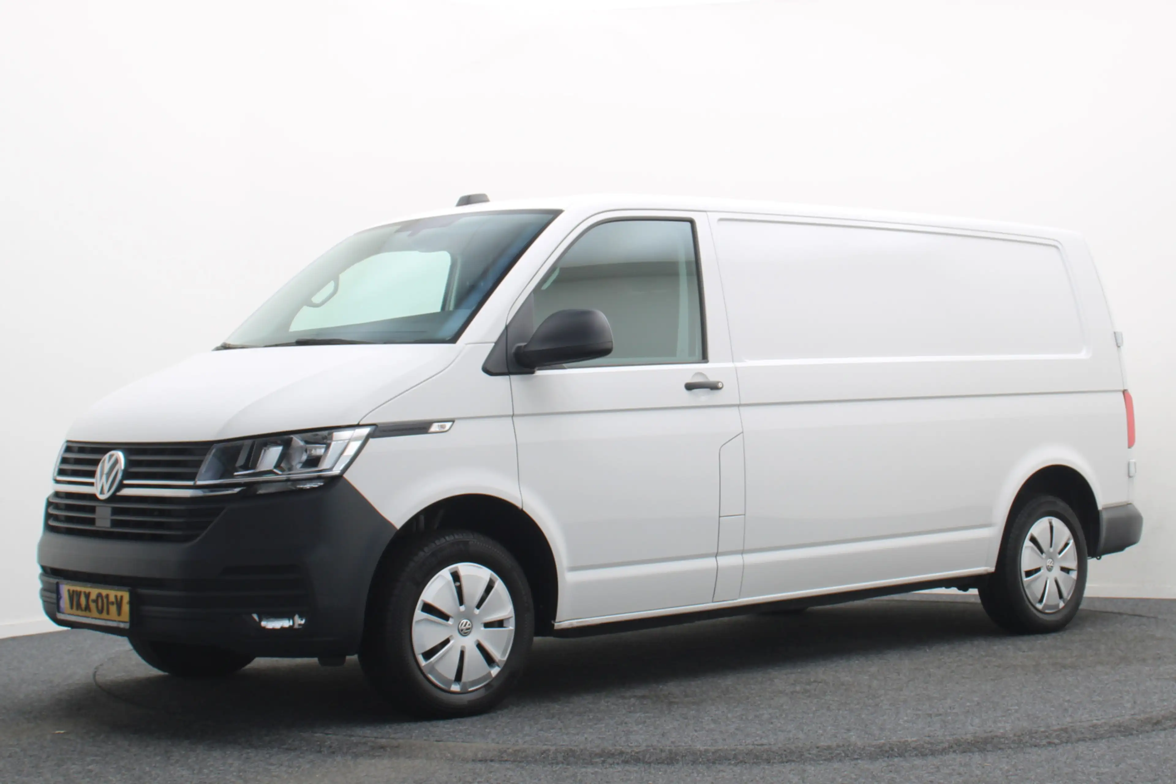 Volkswagen T6.1 Transporter 2.0 TDI L2H1 28 150PK Trekhaak, Apple Carplay, DAB — photo 16
