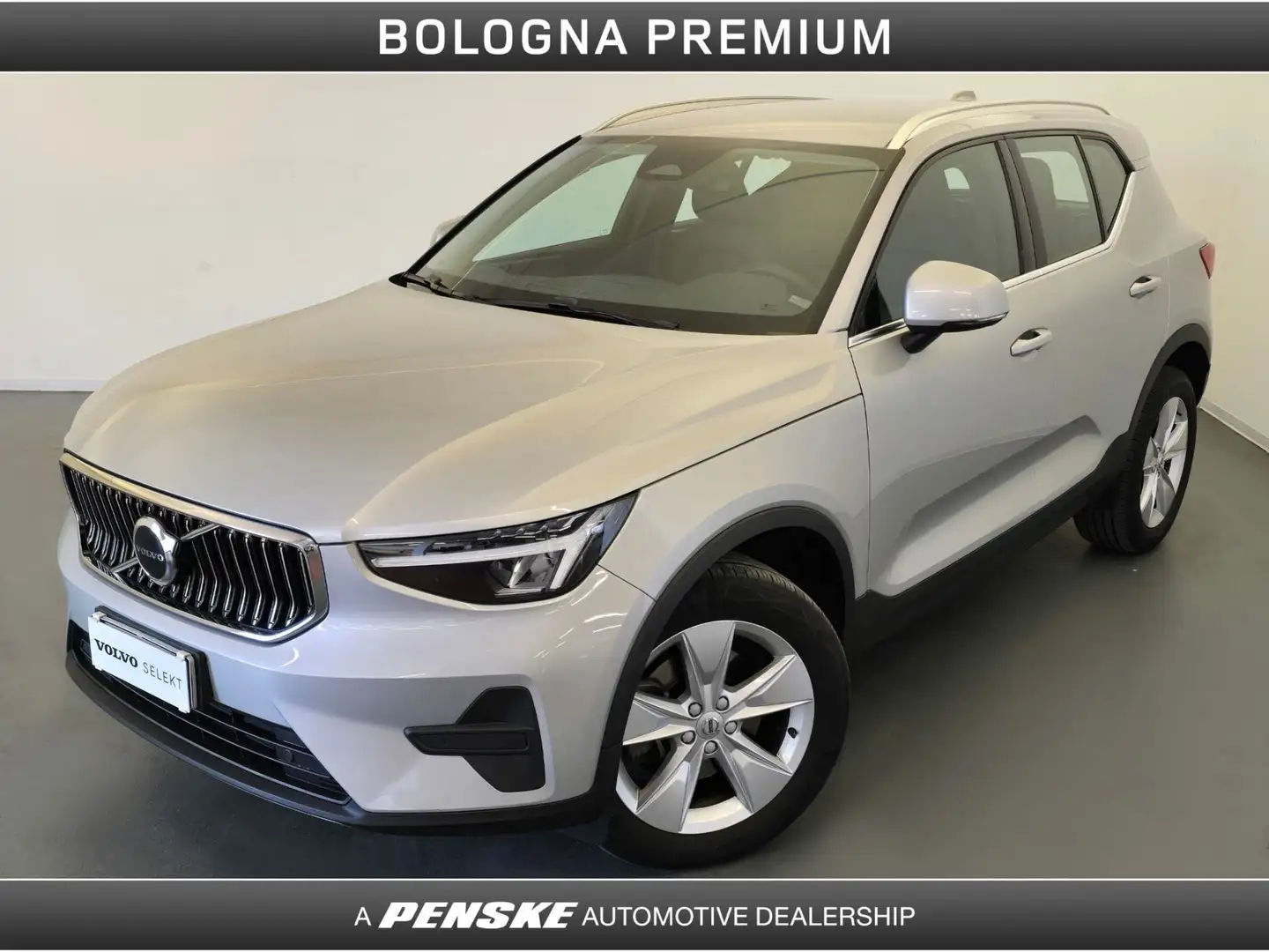 Volvo XC40 B3 automatico Plus Bright Grigio - 1