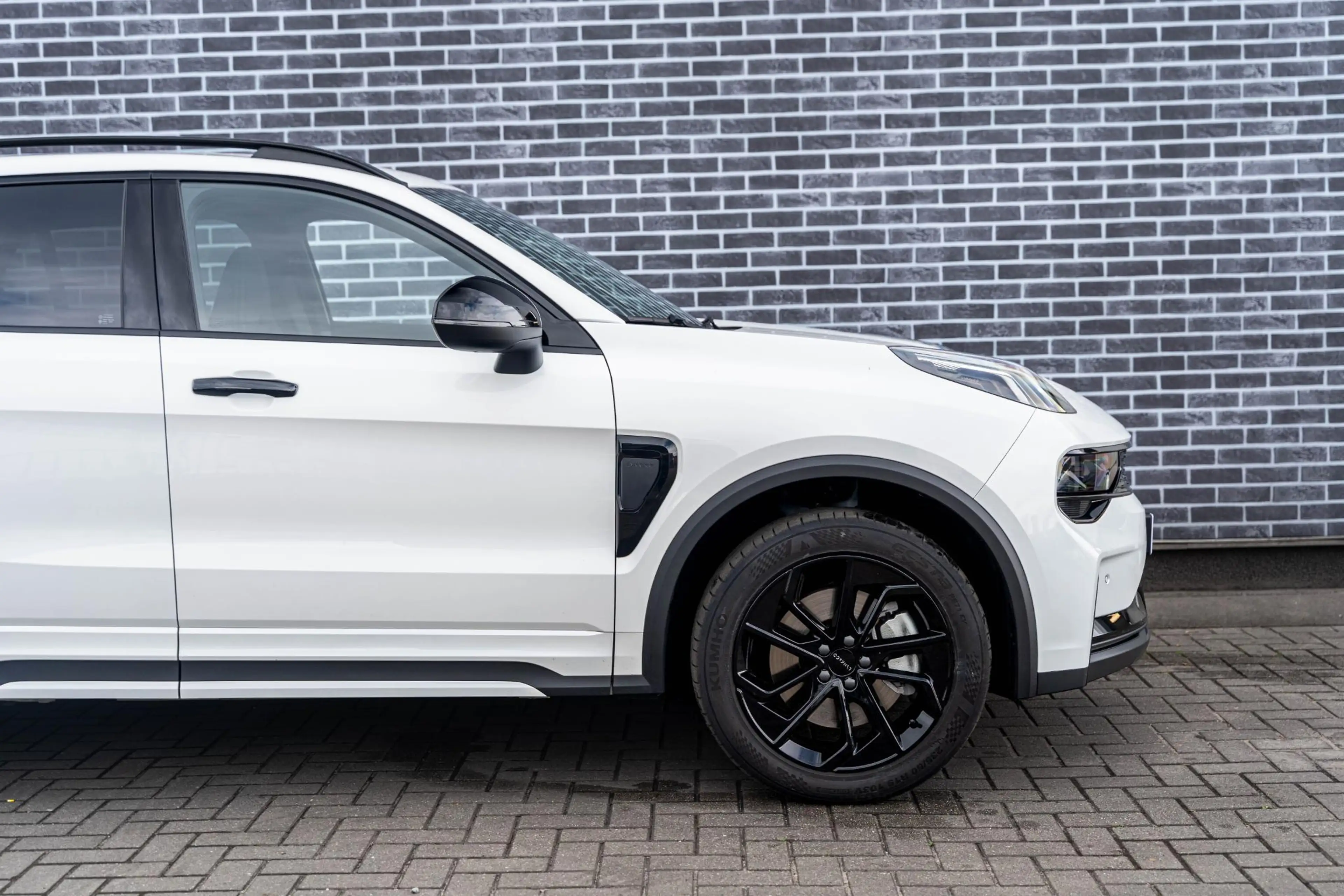 Lynk & Co 01 Plug-in Hybrid 1.5 Core Black Edition | Black Edit — photo 15
