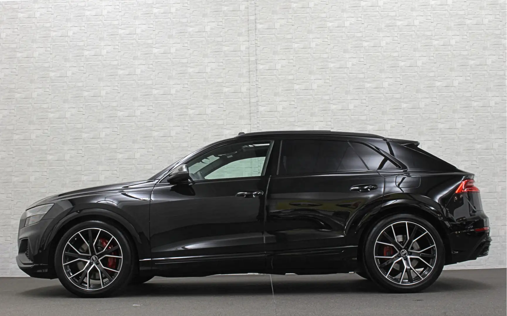 Audi RS Q8 60e 462pk Competition Plus | Seats | ACC | Panodak Zwart - 2