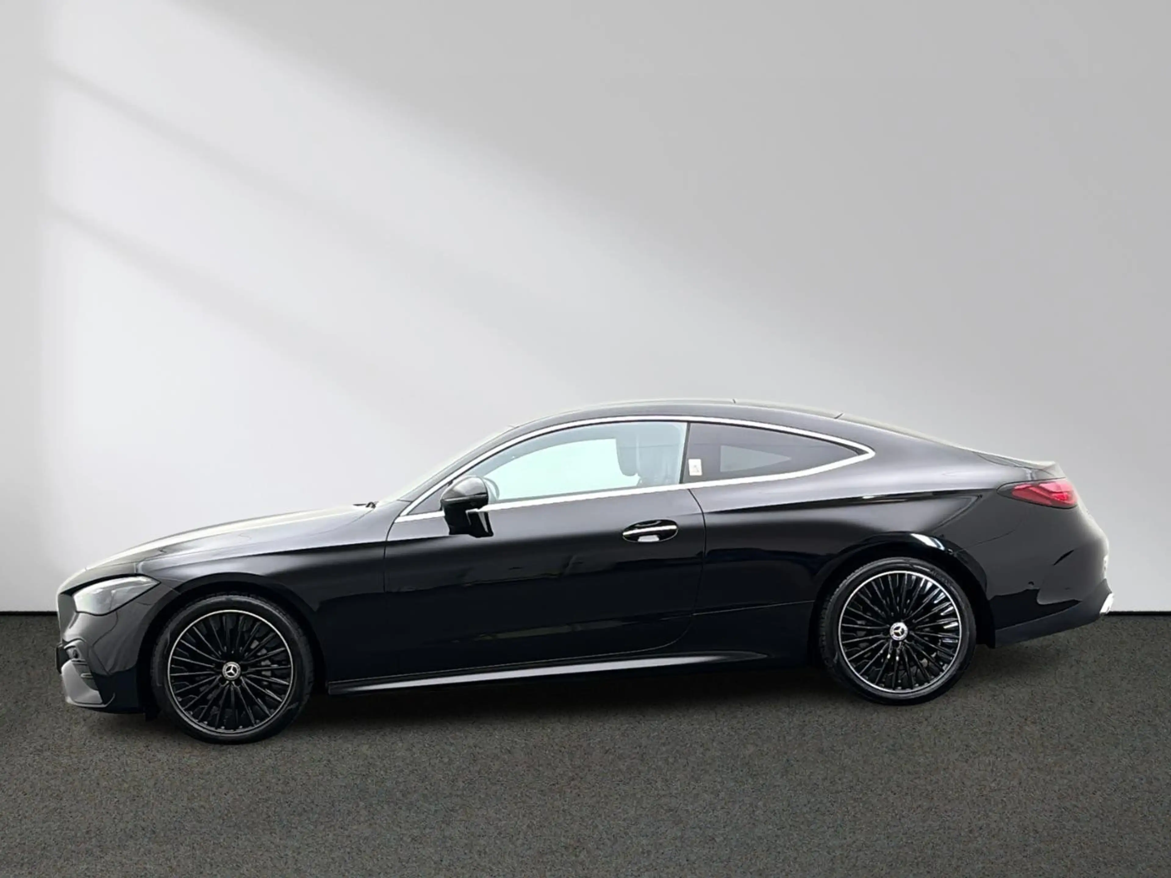 Mercedes-Benz CLE 300 4M AMG Premium Digital-L. Distronic 360° — photo 3