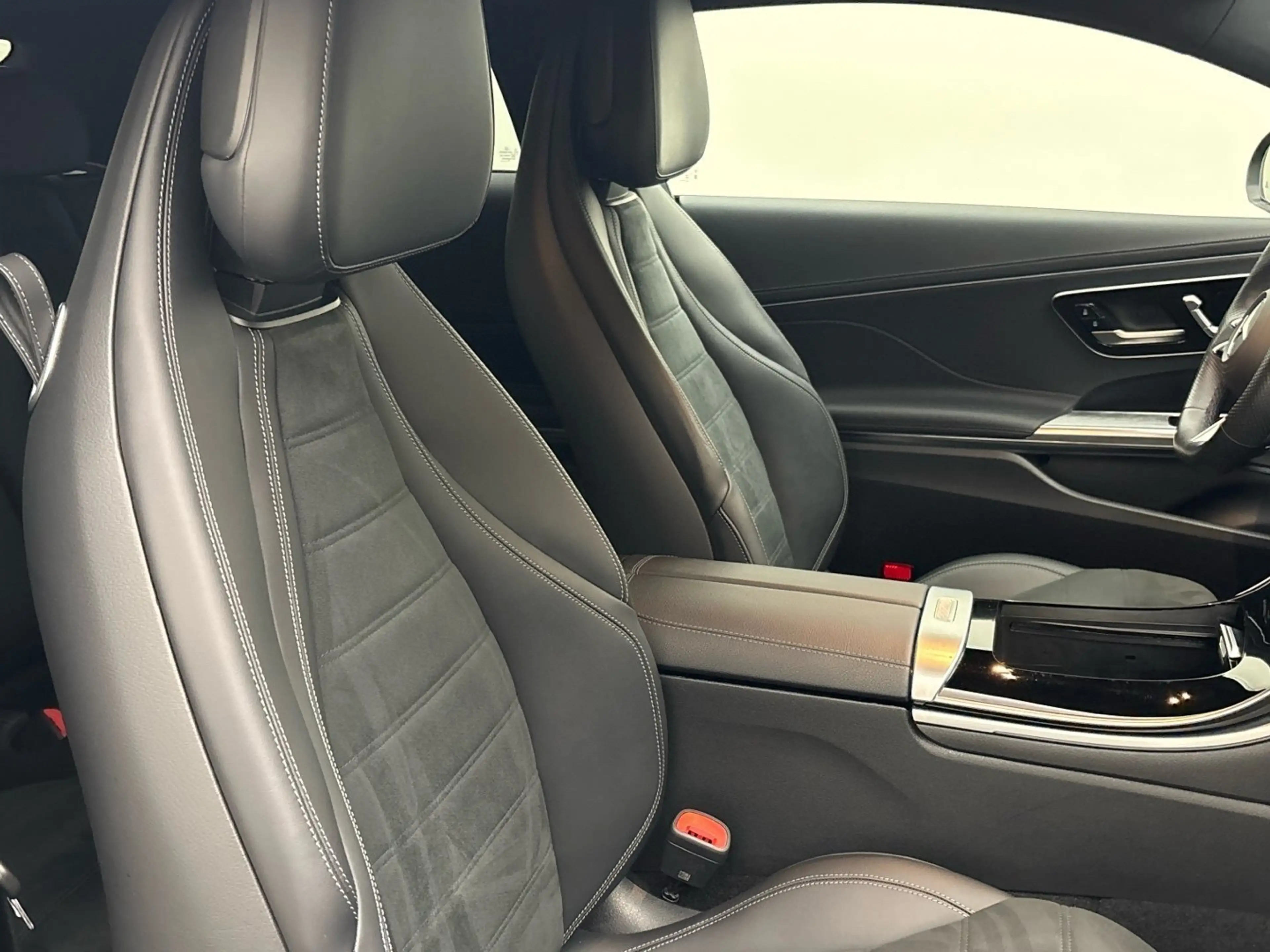 Mercedes-Benz CLE 300 4M AMG Premium Digital-L. Distronic 360° — photo 14