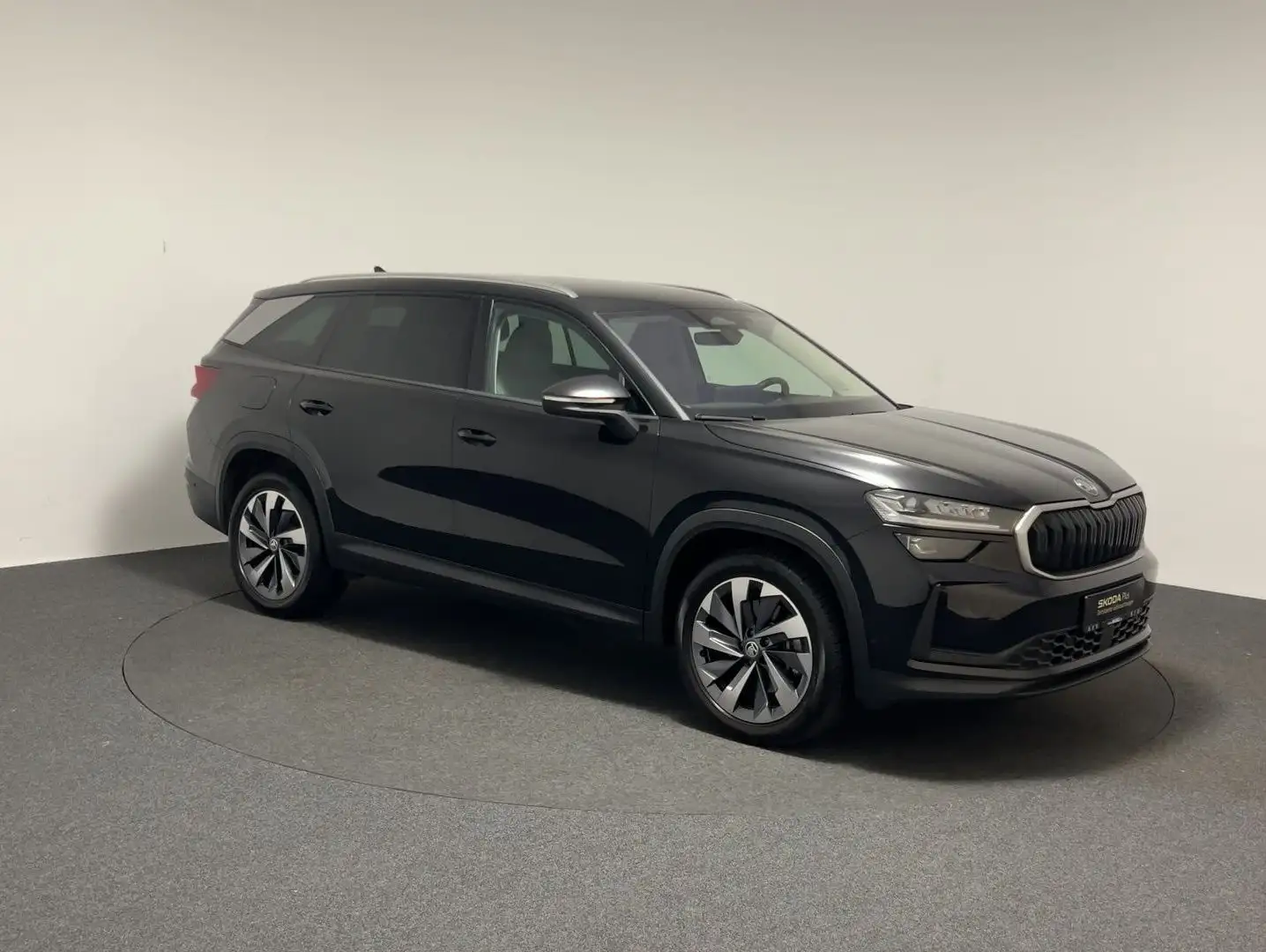 Skoda Kodiaq 2.0 TDI 4x4 DSG Selection Navi AHK LED SHZ Klima A Černá - 2