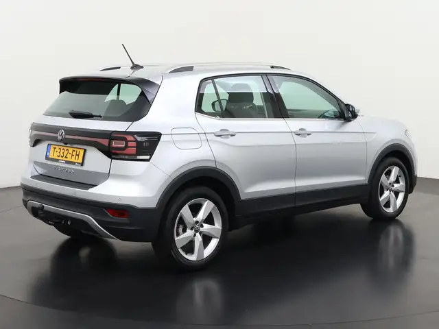 Volkswagen T-Cross view 5