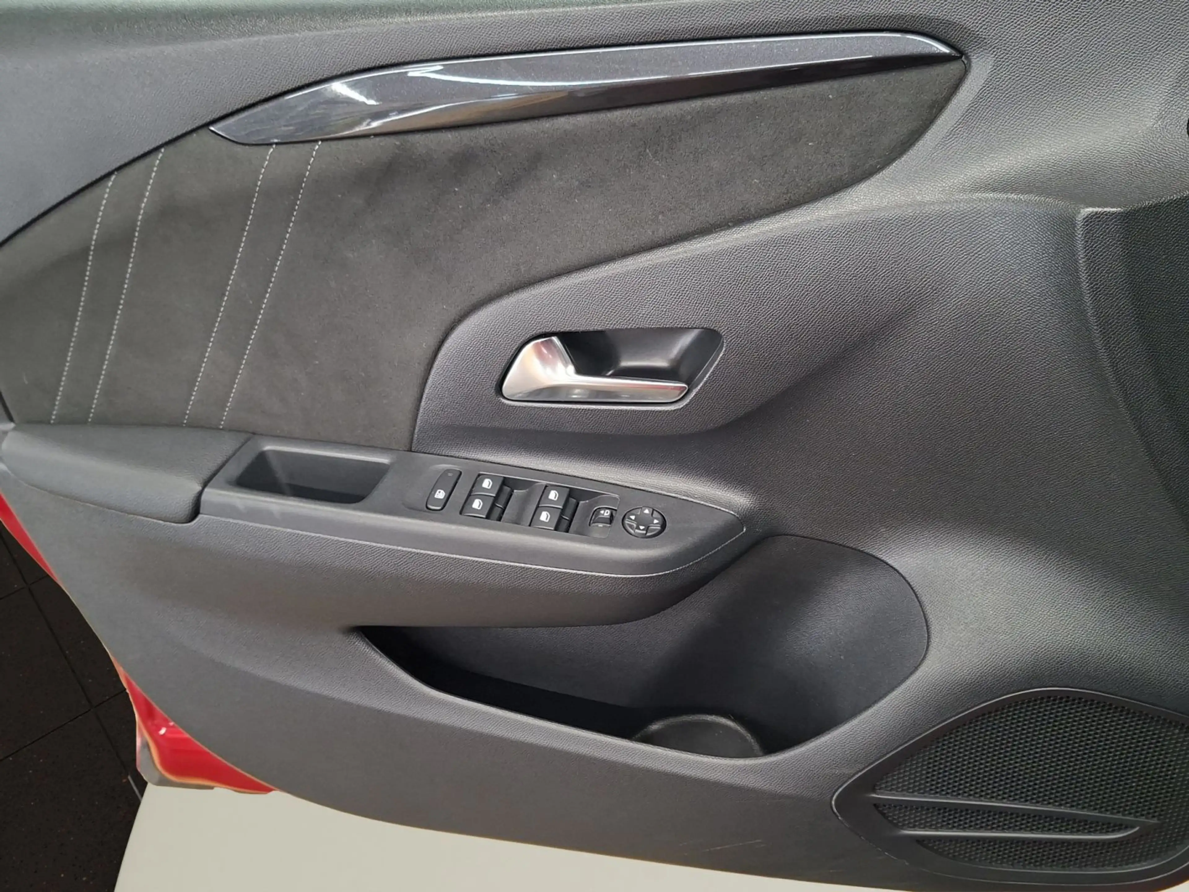 Opel Corsa F 1.2 Turbo Ultimate — photo 6