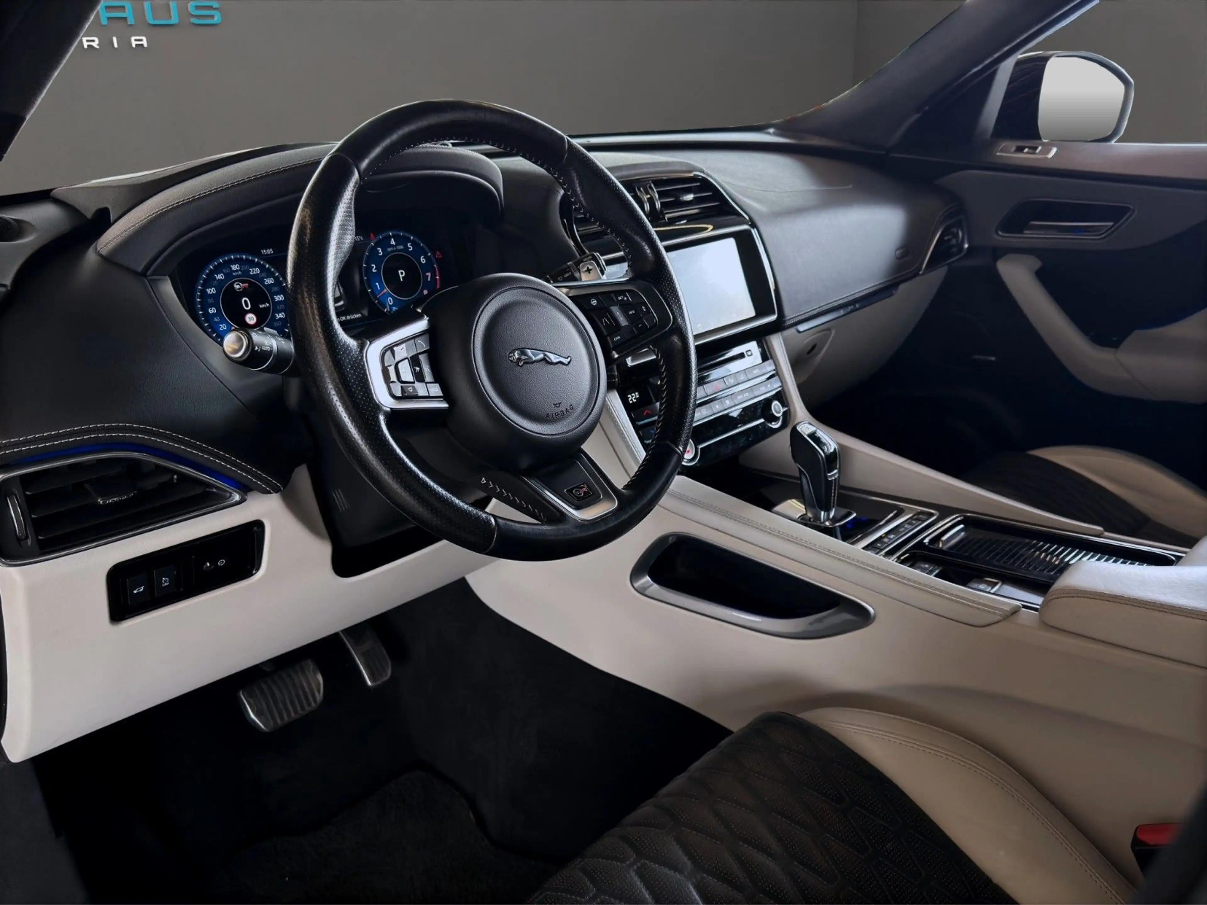 Jaguar F-Pace SVR AWD 5.0 V8  *BLACK-PACK*AHK*PANO* — photo 8