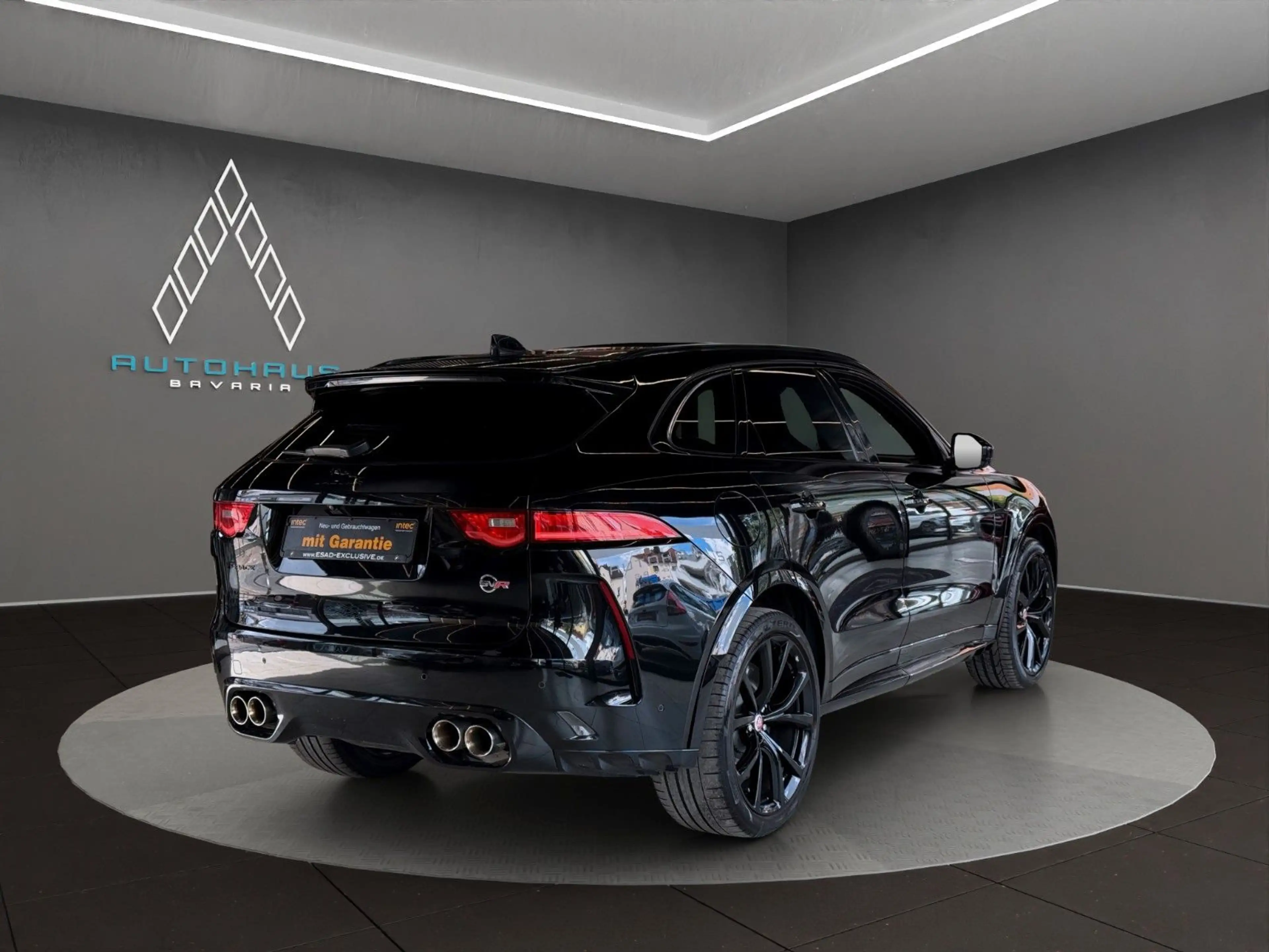 Jaguar F-Pace SVR AWD 5.0 V8  *BLACK-PACK*AHK*PANO* — photo 6