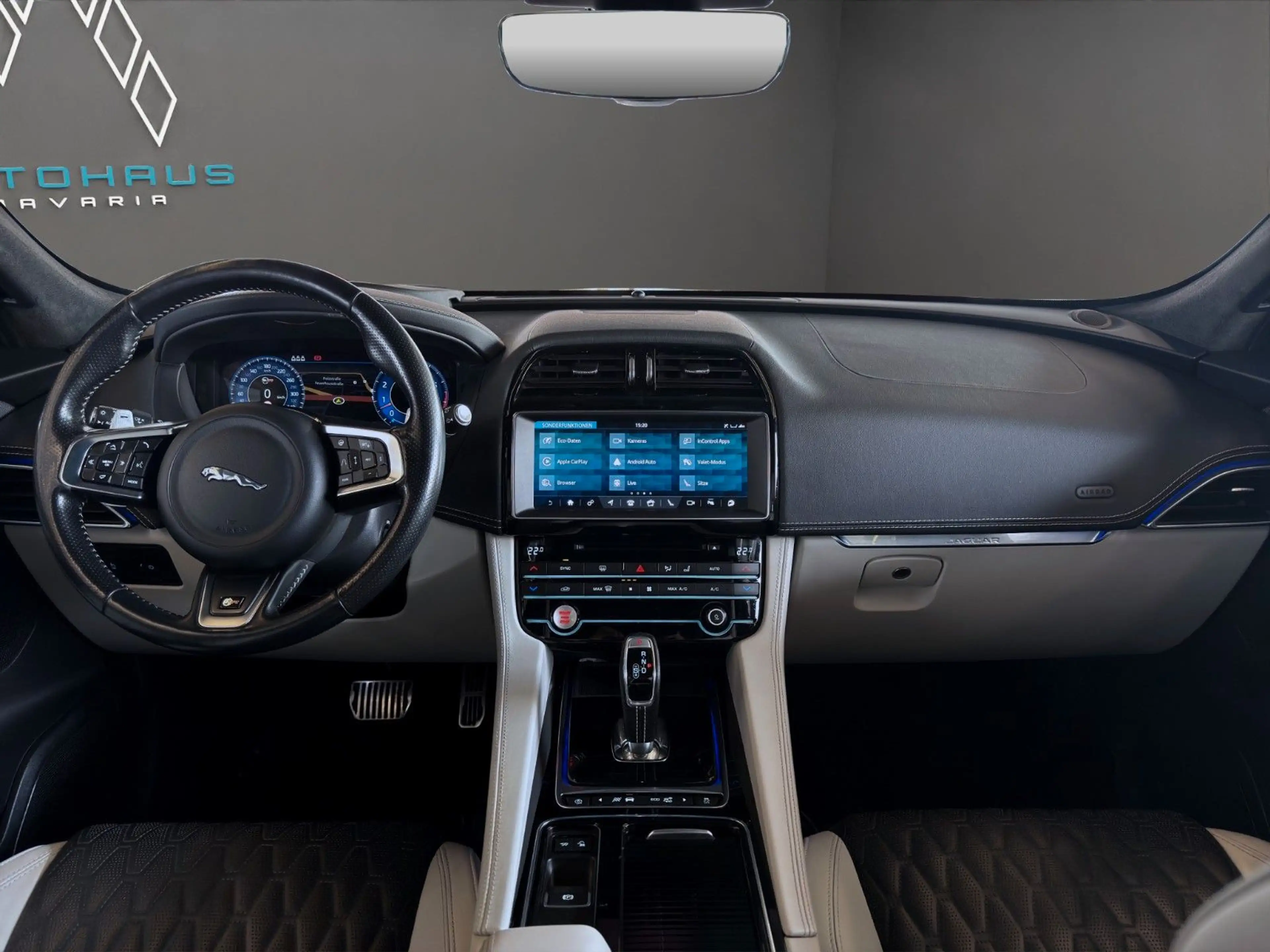 Jaguar F-Pace SVR AWD 5.0 V8  *BLACK-PACK*AHK*PANO* — photo 9