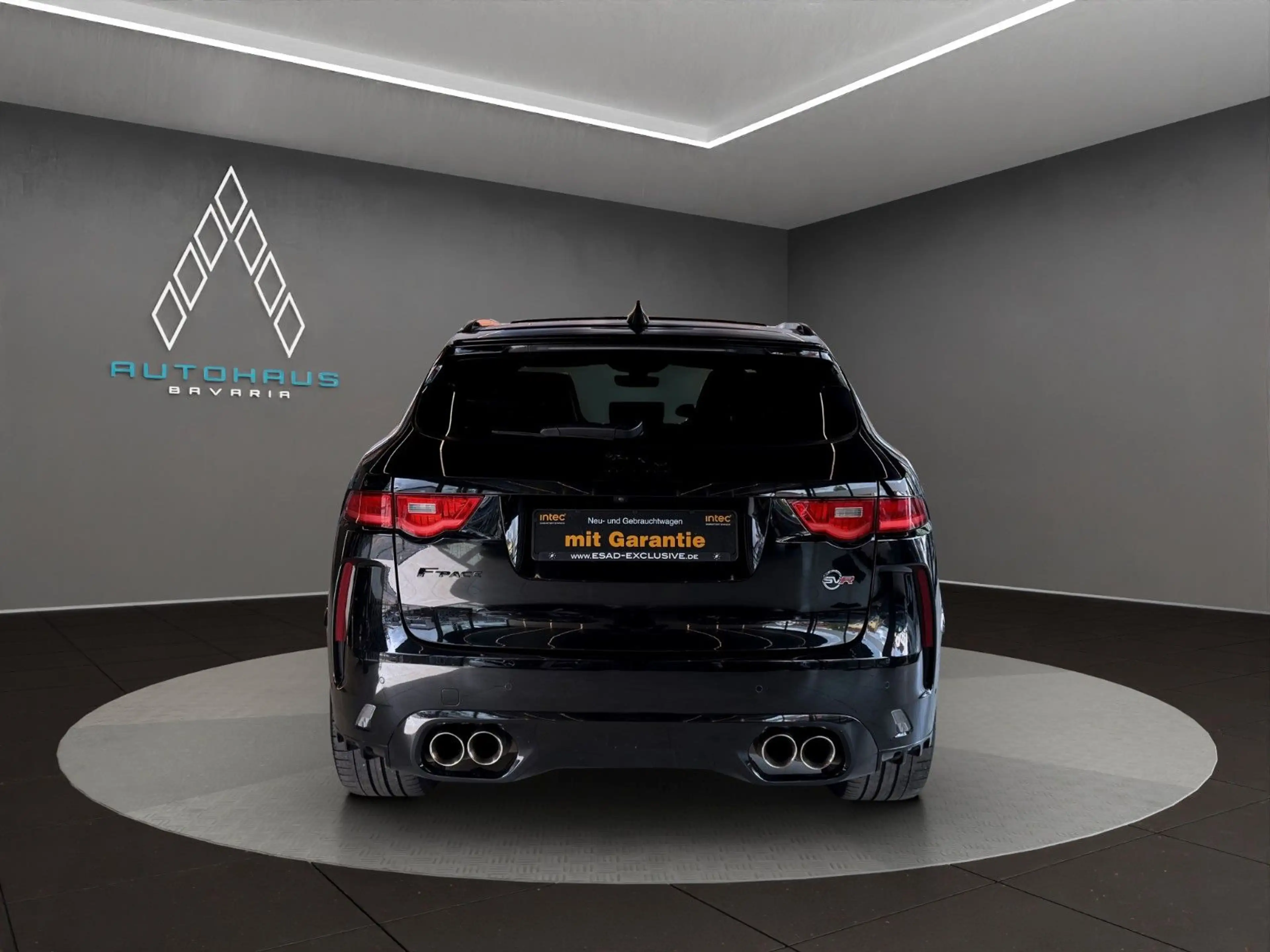 Jaguar F-Pace SVR AWD 5.0 V8  *BLACK-PACK*AHK*PANO* — photo 5