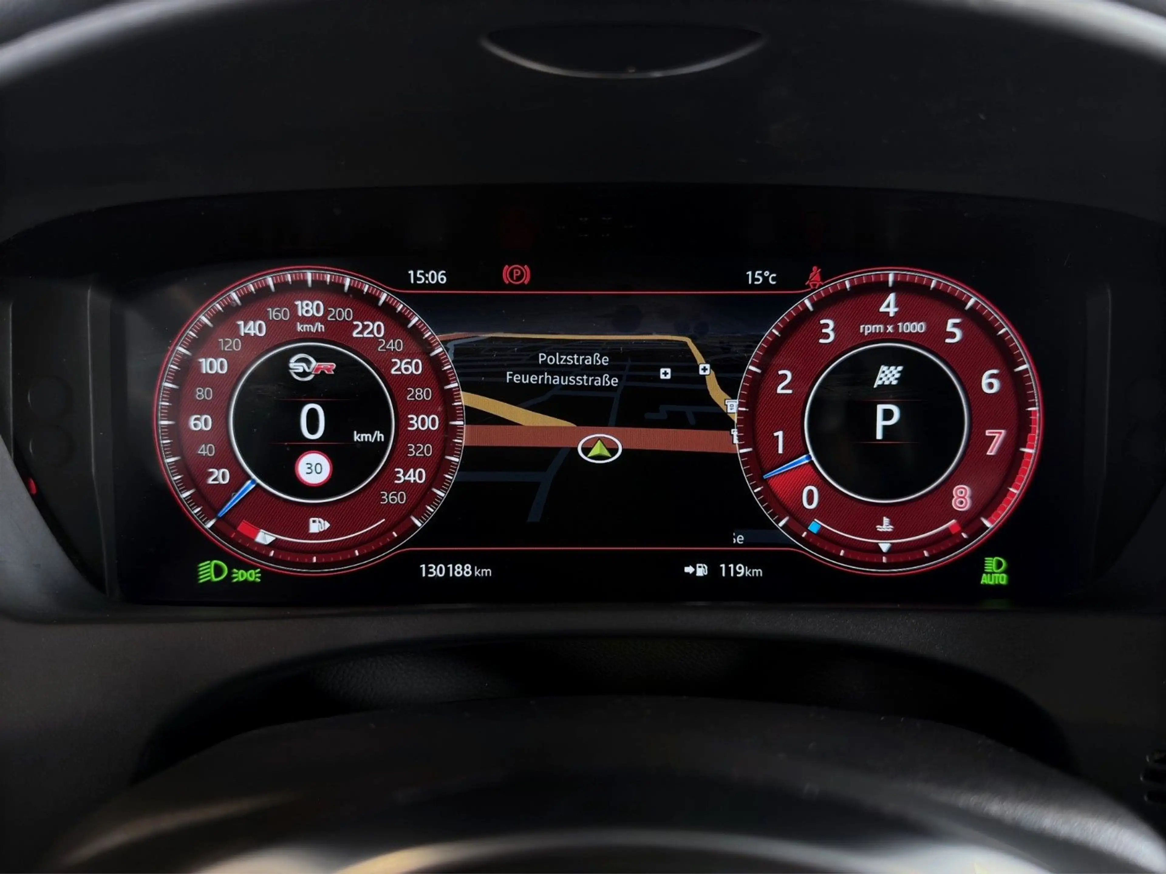 Jaguar F-Pace SVR AWD 5.0 V8  *BLACK-PACK*AHK*PANO* — photo 13