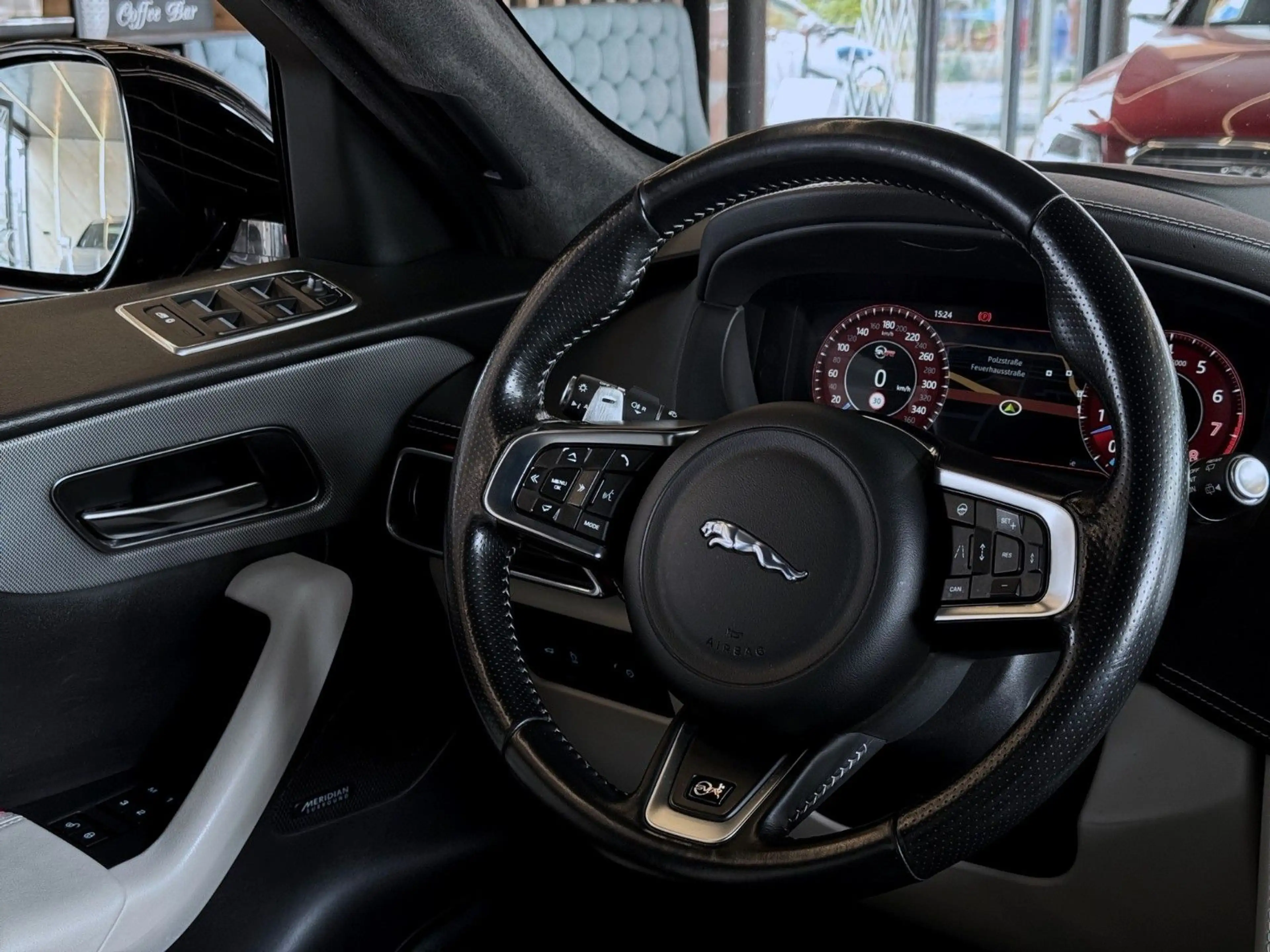 Jaguar F-Pace SVR AWD 5.0 V8  *BLACK-PACK*AHK*PANO* — photo 15