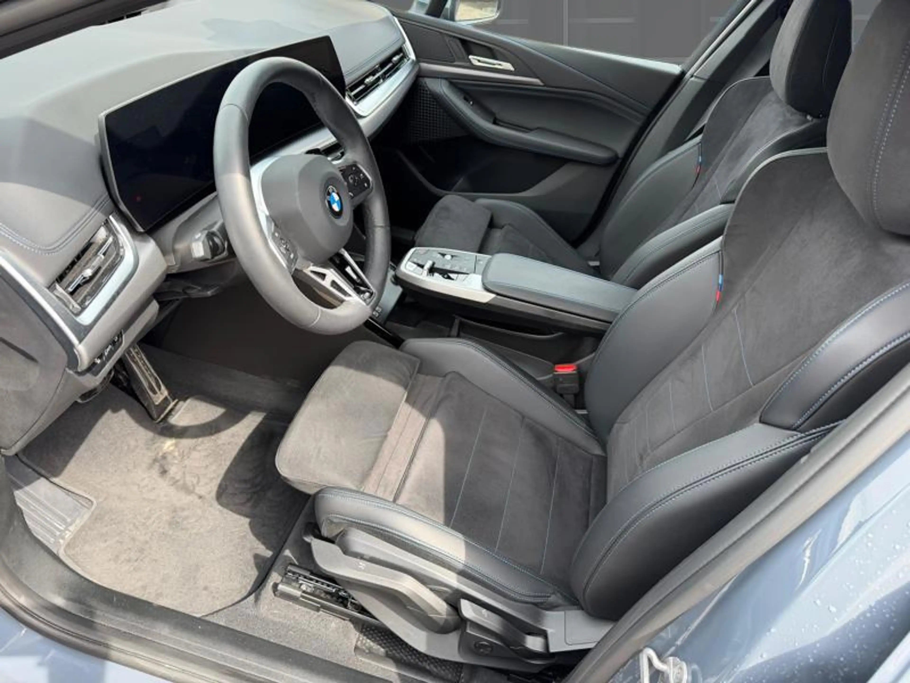 BMW 220 i Active Tourer M Sport — photo 3