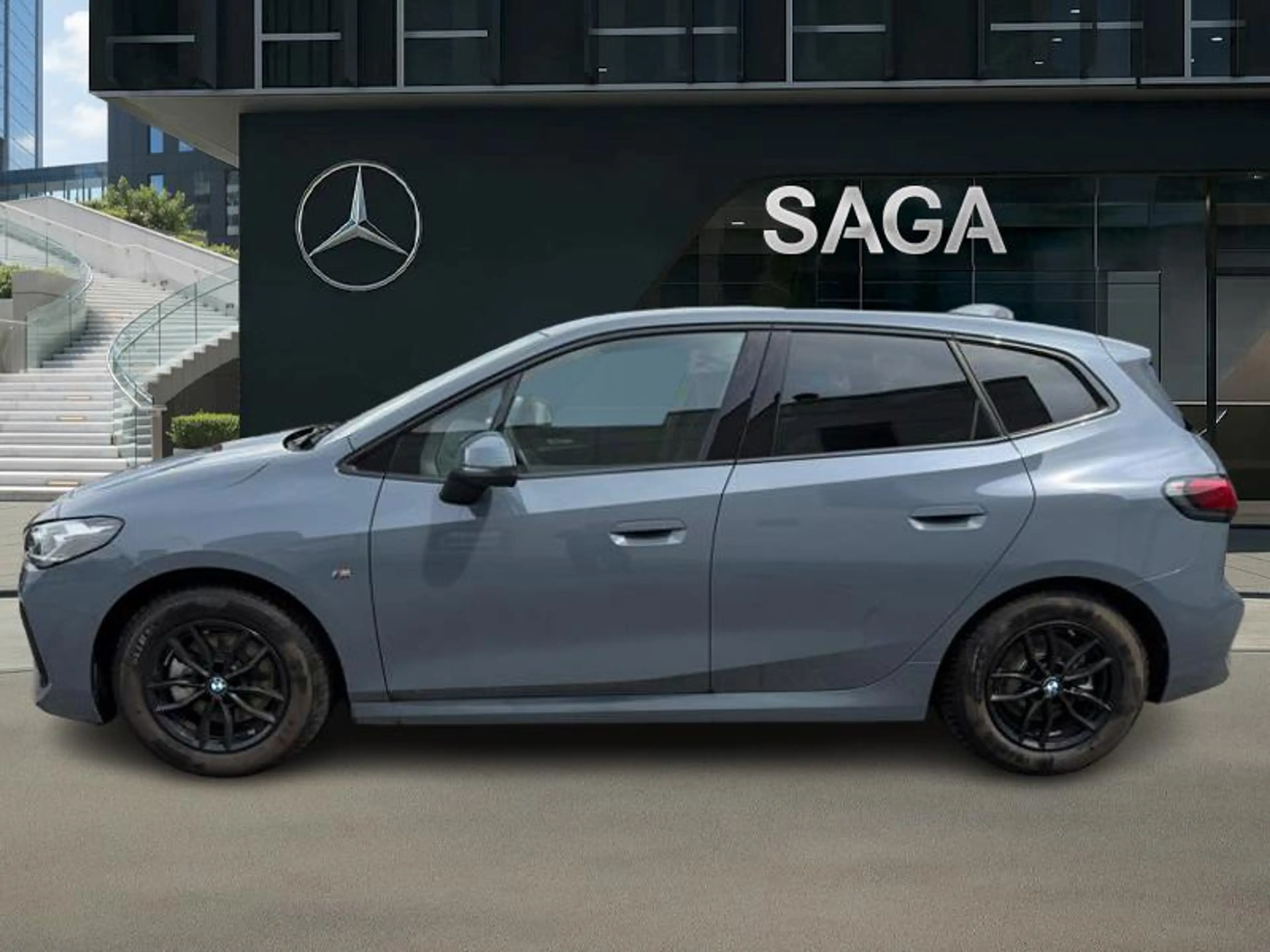 BMW 220 i Active Tourer M Sport — photo 6