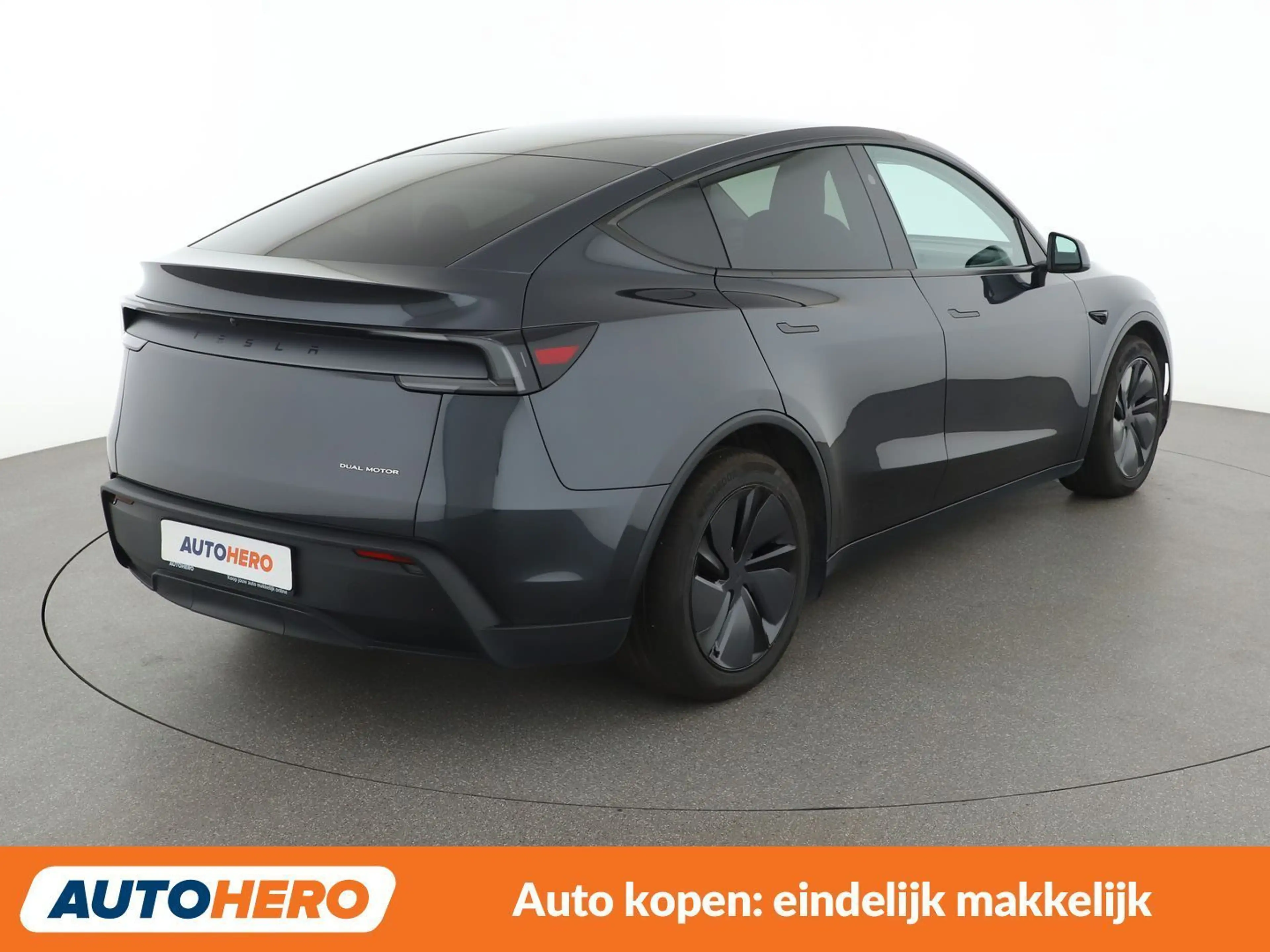 Tesla Model Y Long Range Dual AWD Premium — photo 6