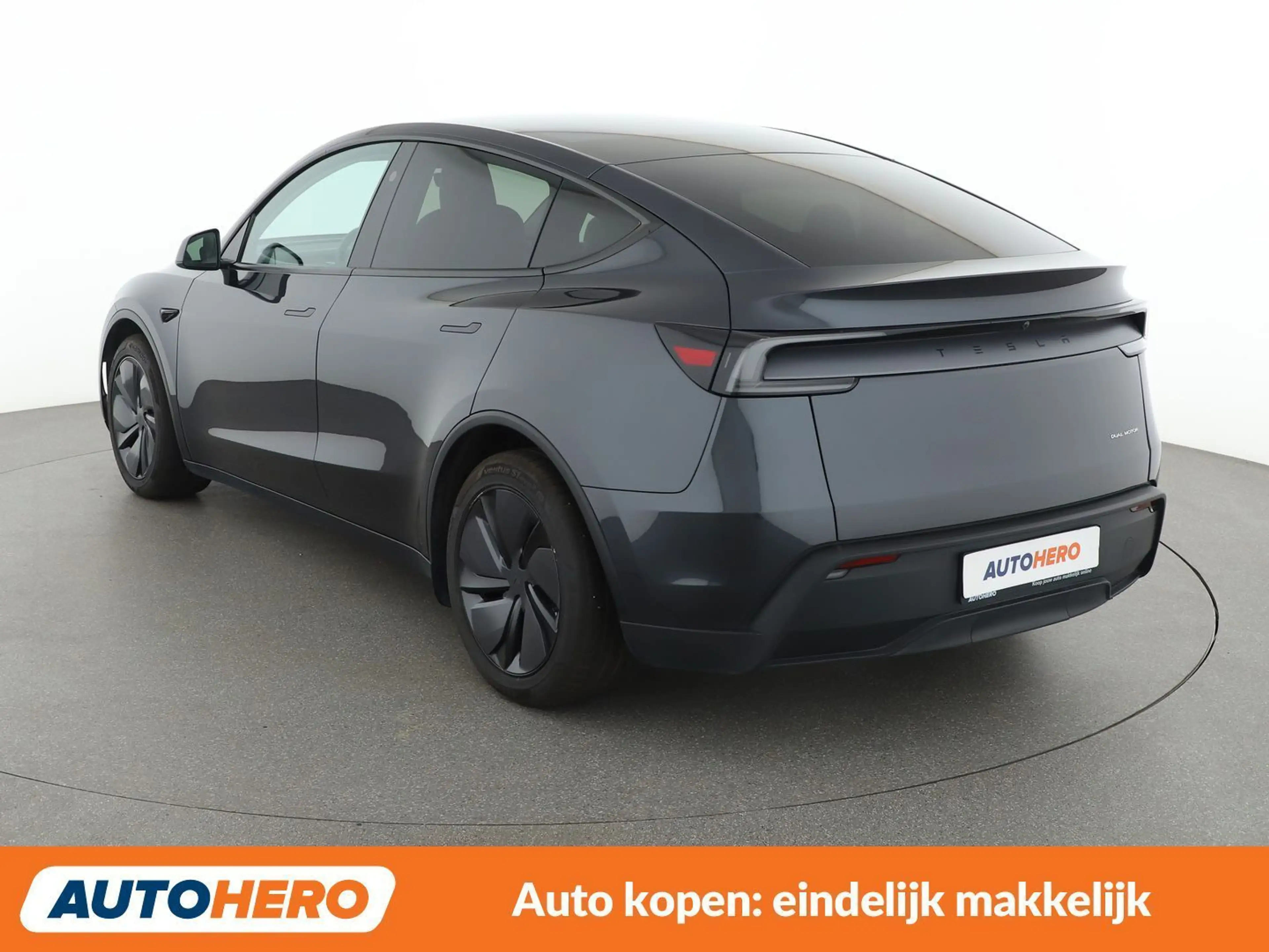 Tesla Model Y Long Range Dual AWD Premium — photo 4