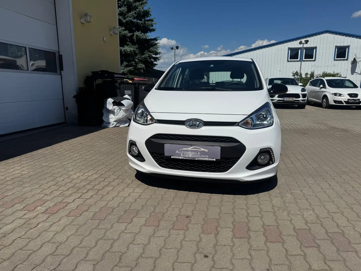 Hyundai i10 1,25 Black Line Weiß - 1
