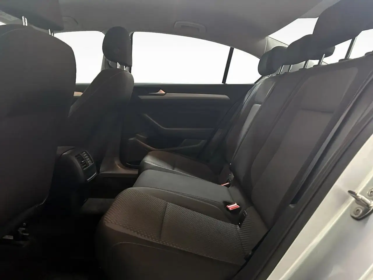 2021 Volkswagen Passat 2.0TDI EVO Business 110kW, photograph 12