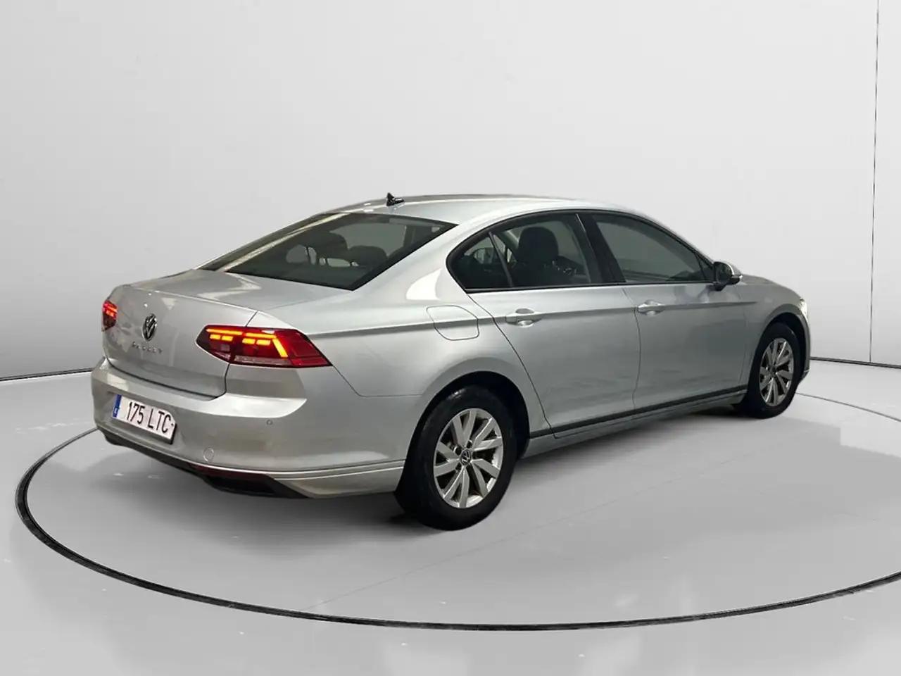 2021 Volkswagen Passat 2.0TDI EVO Business 110kW, photograph 3