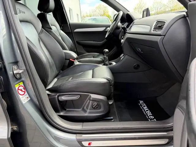 Audi Q3 view 12
