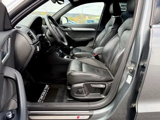 Audi Q3 view 8