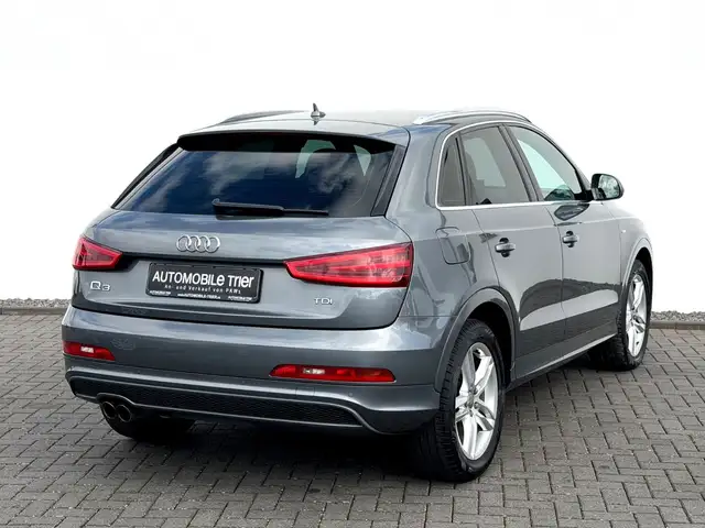 Audi Q3 view 4