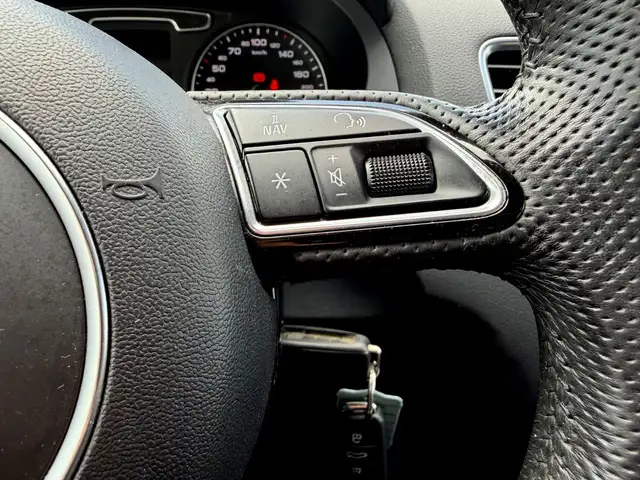 Audi Q3 view 15