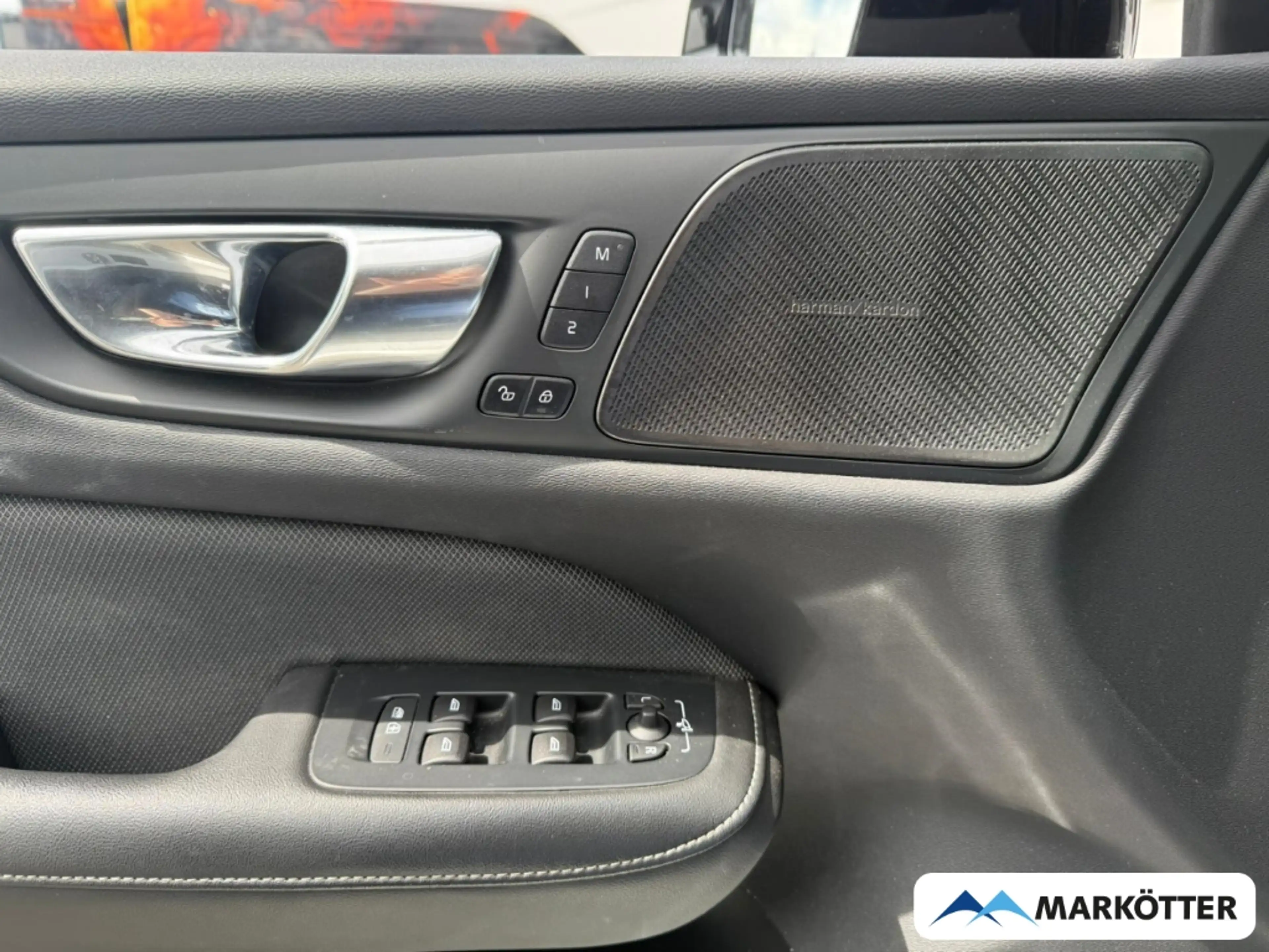 Volvo S60 B4 Plus Dark ACC/360°/STHZ/LHZ/H&K/PANO — photo 11