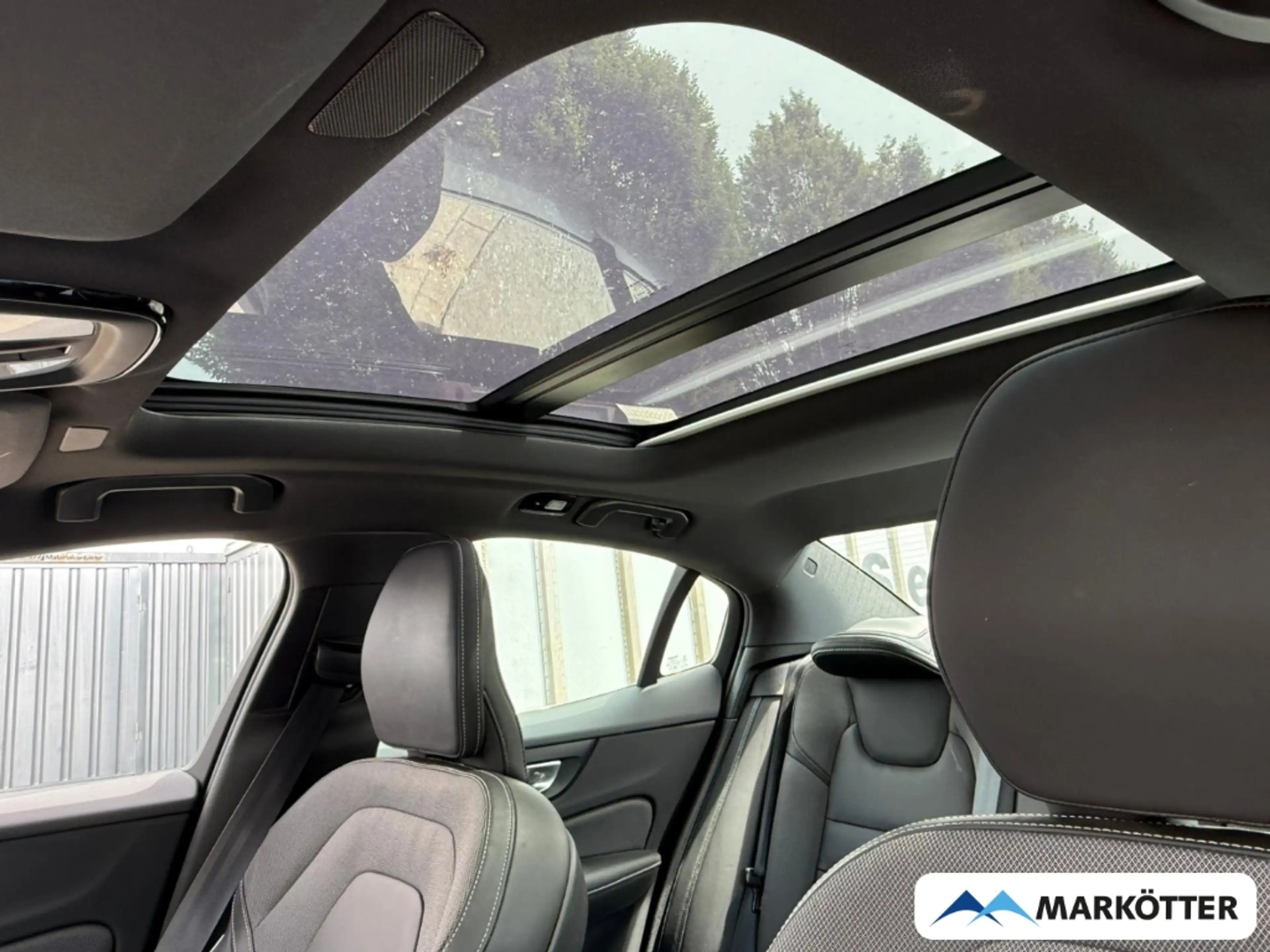 Volvo S60 B4 Plus Dark ACC/360°/STHZ/LHZ/H&K/PANO — photo 7