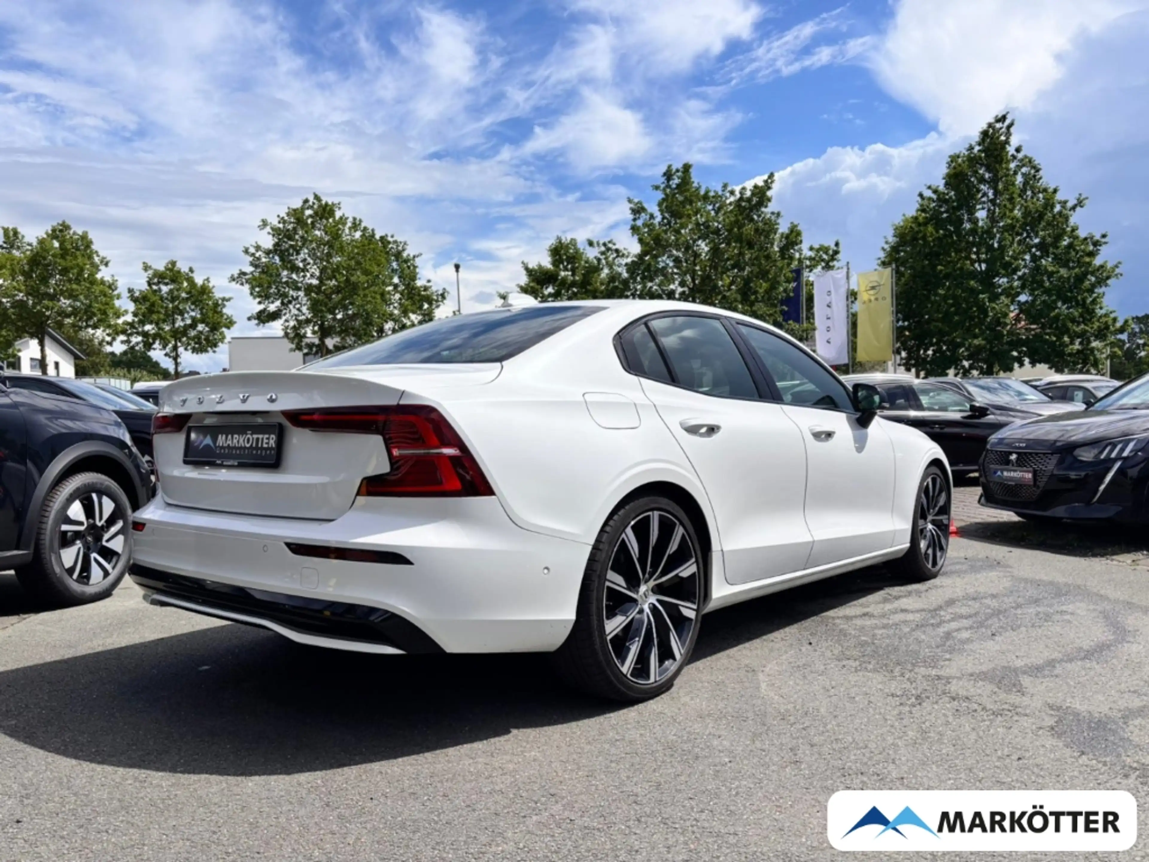Volvo S60 B4 Plus Dark ACC/360°/STHZ/LHZ/H&K/PANO — photo 2