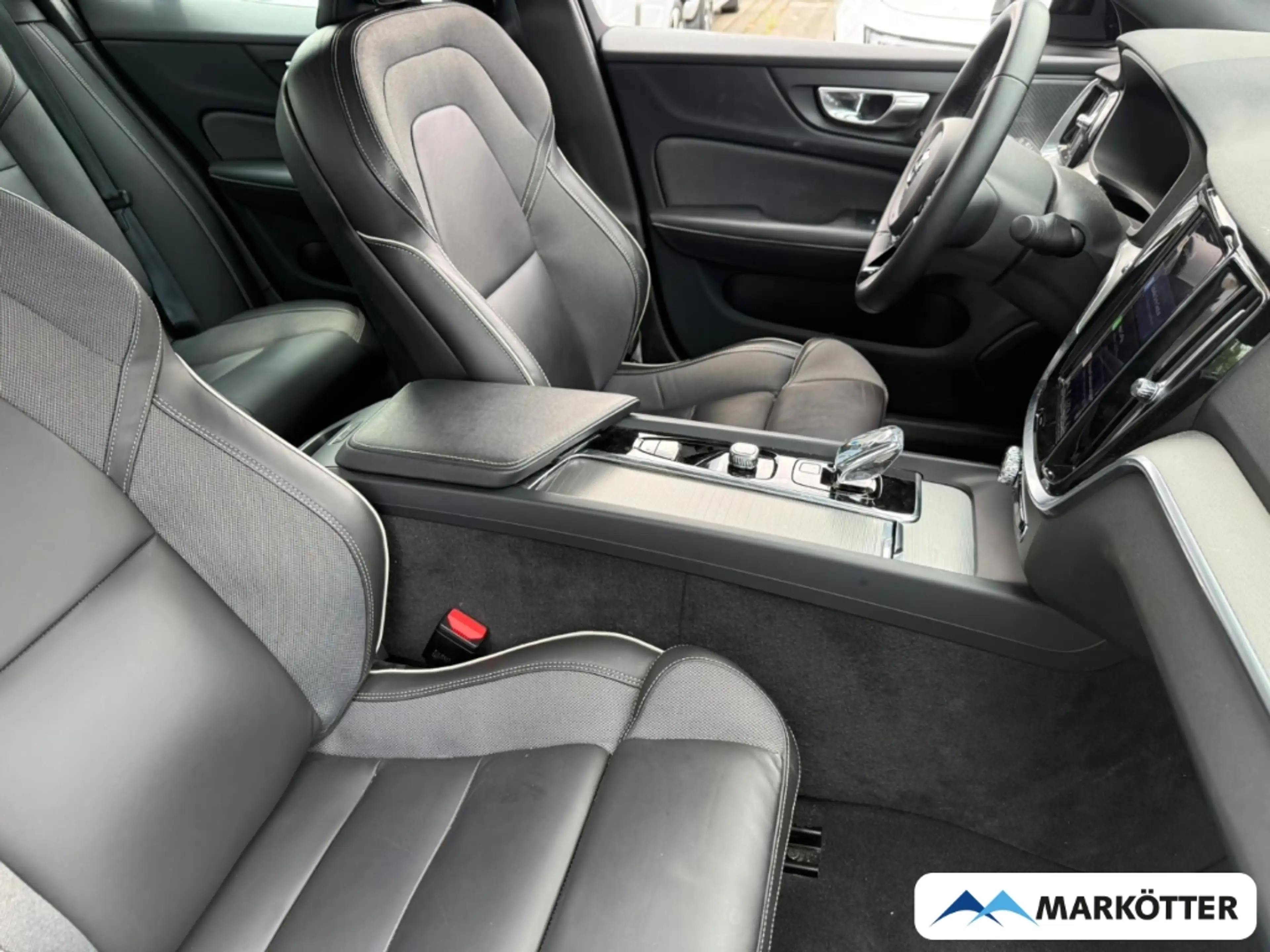 Volvo S60 B4 Plus Dark ACC/360°/STHZ/LHZ/H&K/PANO — photo 13