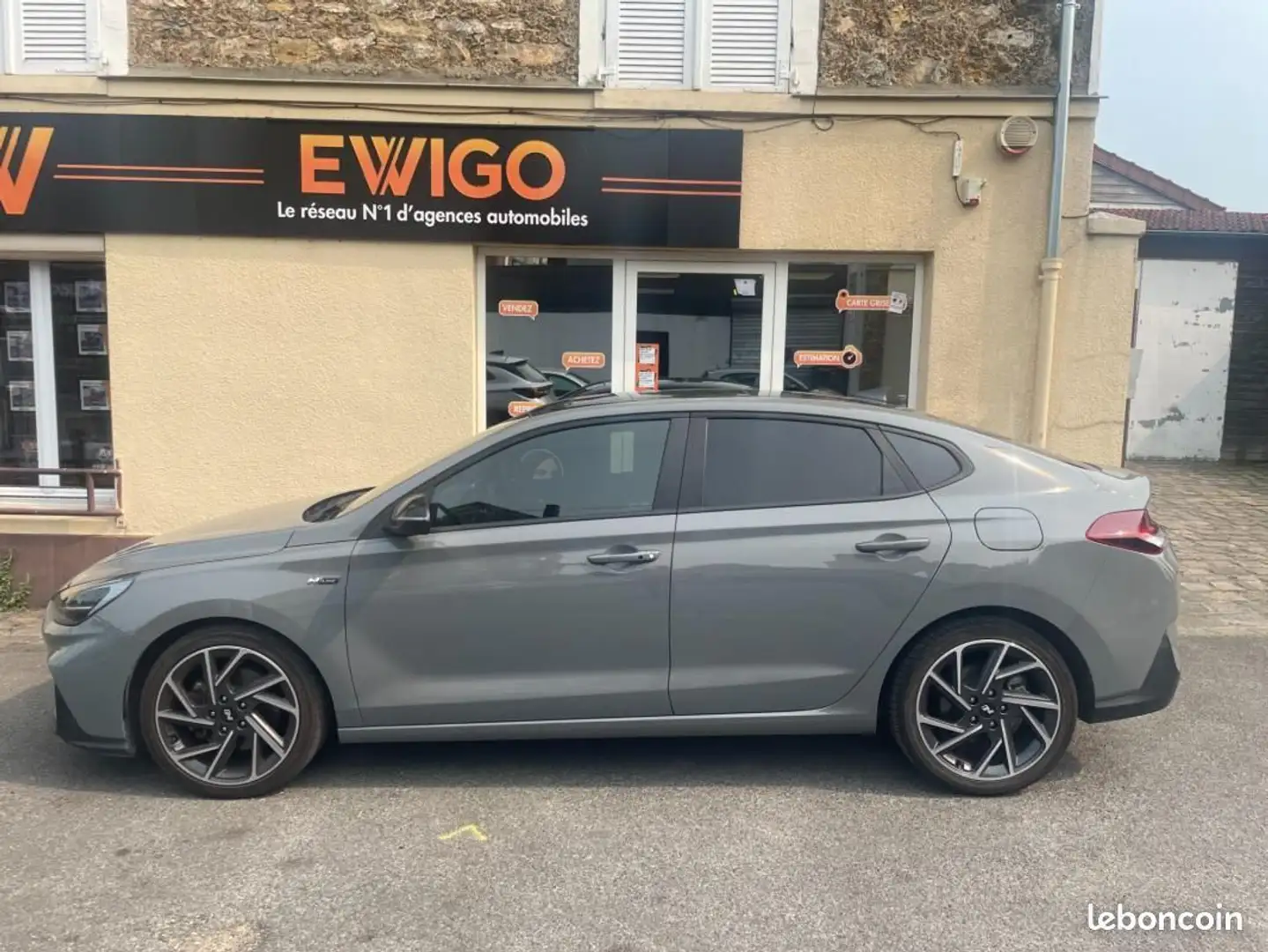 Hyundai i30 FASTBACK 1.5 T-GDI 160 HYBRID MHEV 48VOLT N-LINE D Сірий - 2