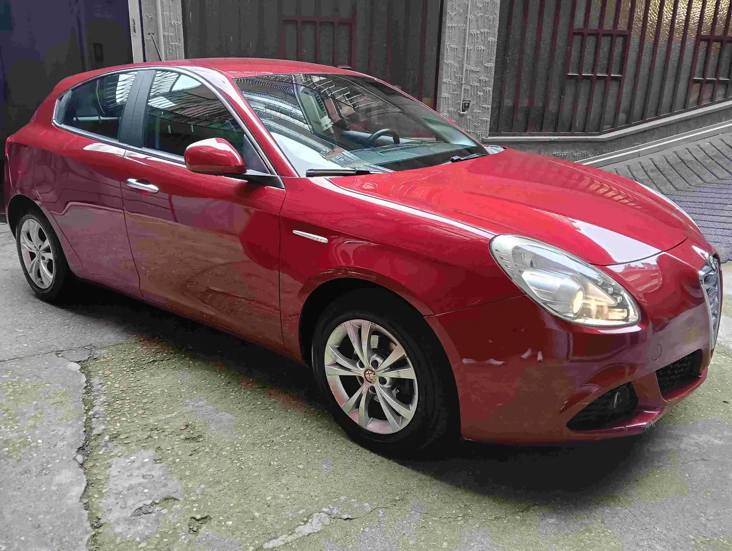 Alfa Romeo Giulietta Giulietta 1.4 t. Distinctive 120cv GPL OK 2032 Rouge - 1