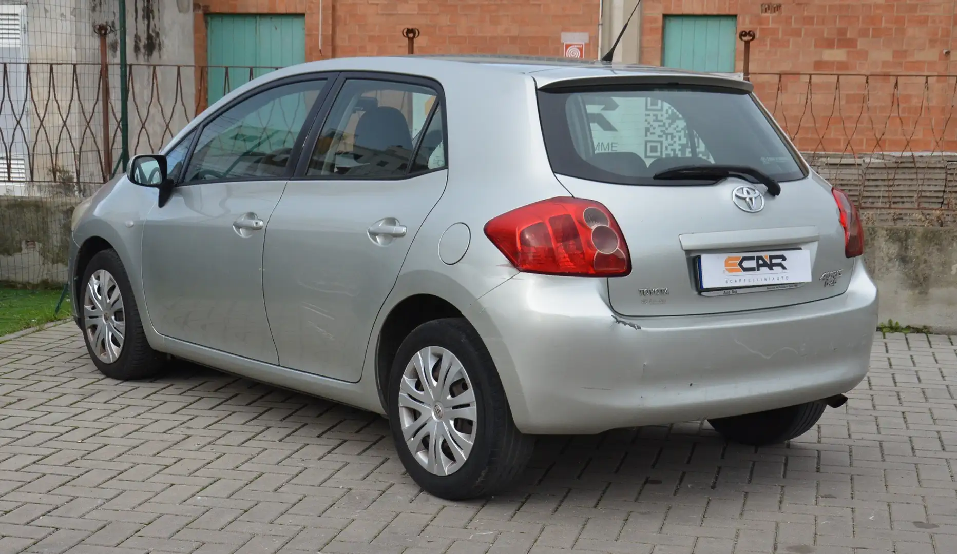 Toyota Auris Auris 5p 2.0 d-4d Sol Gris - 2