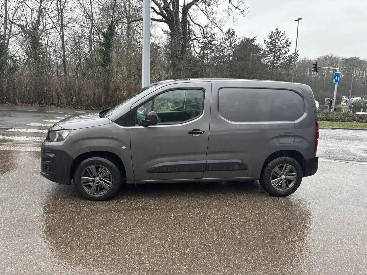 Peugeot Partner FOURGON STANDARD 1000 KG BLUEHDI 130 S\u