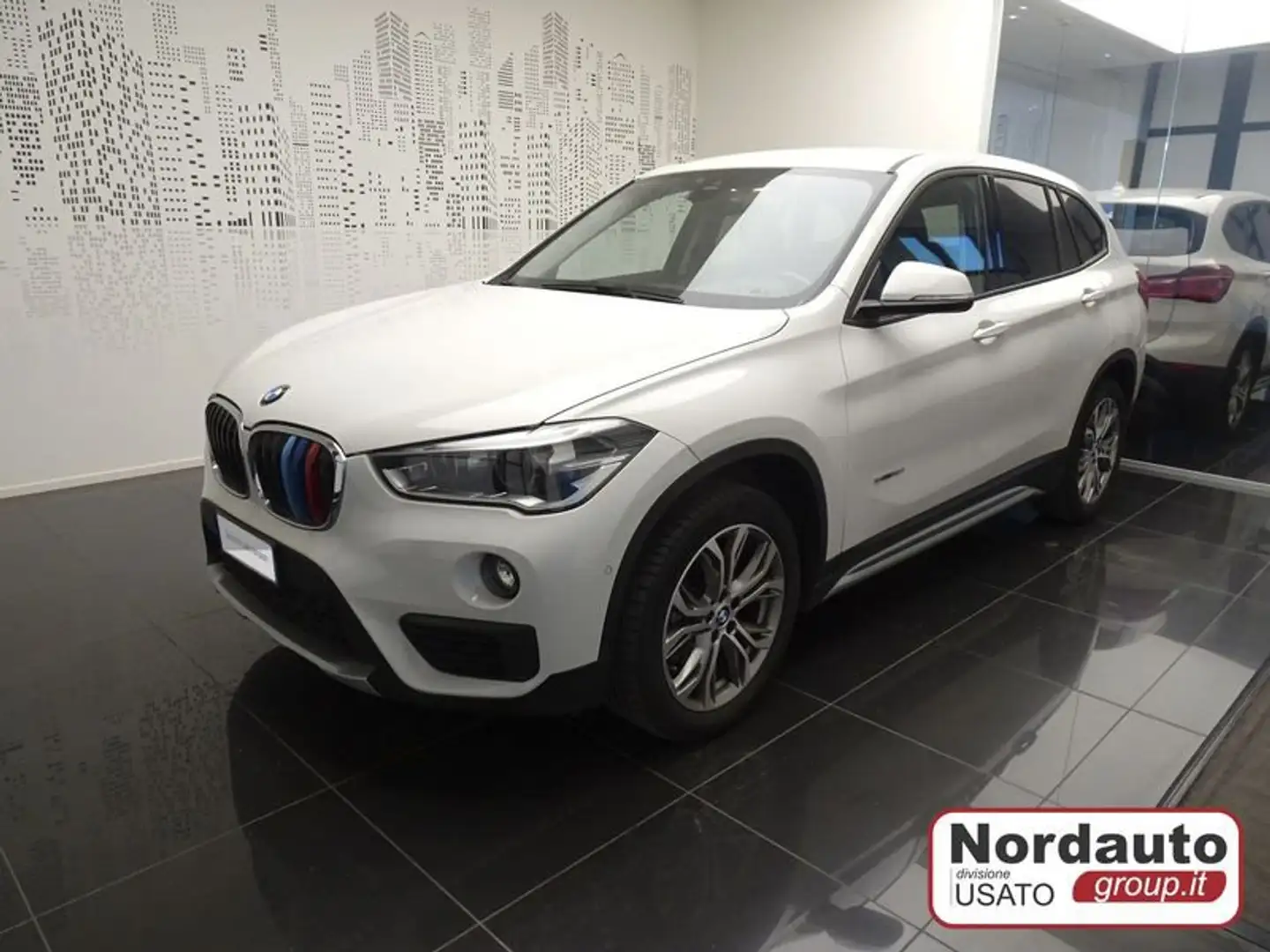 BMW X1 sDrive18i Bianco - 1