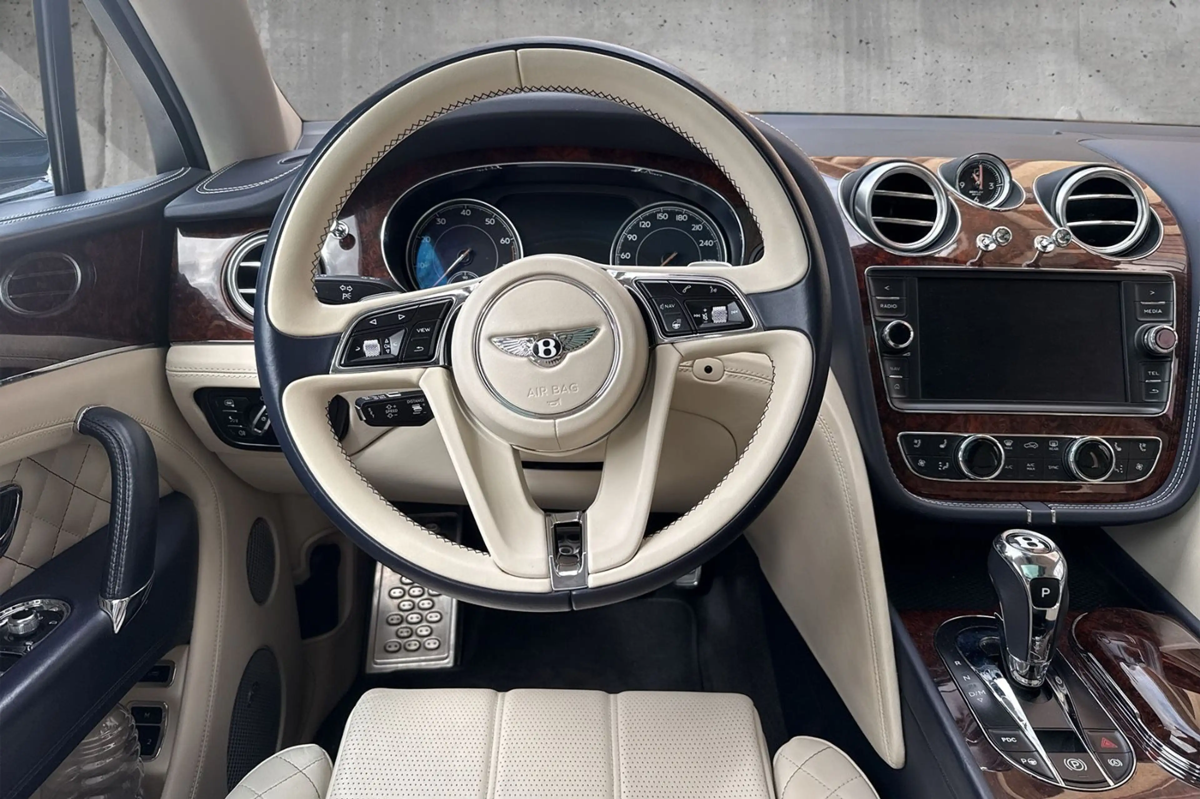 Bentley Bentayga W12*First Edition*Dt. Auto*Naim*Mulline — photo 15