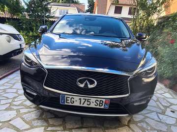 Q30 1.5d 109 Premium City Black