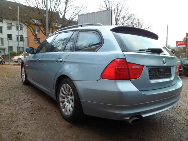 BMW 3 Series view 5