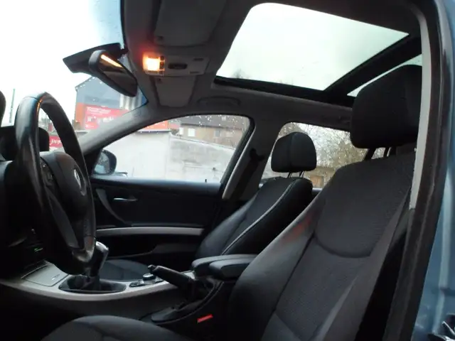 BMW 3 Series view 10