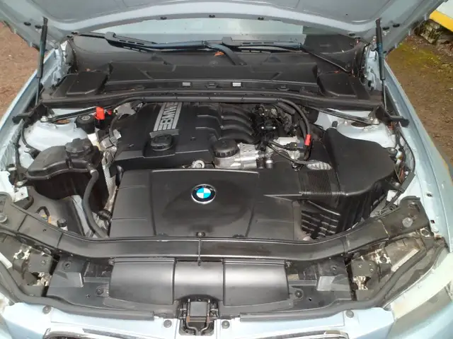 BMW 3 Series view 15